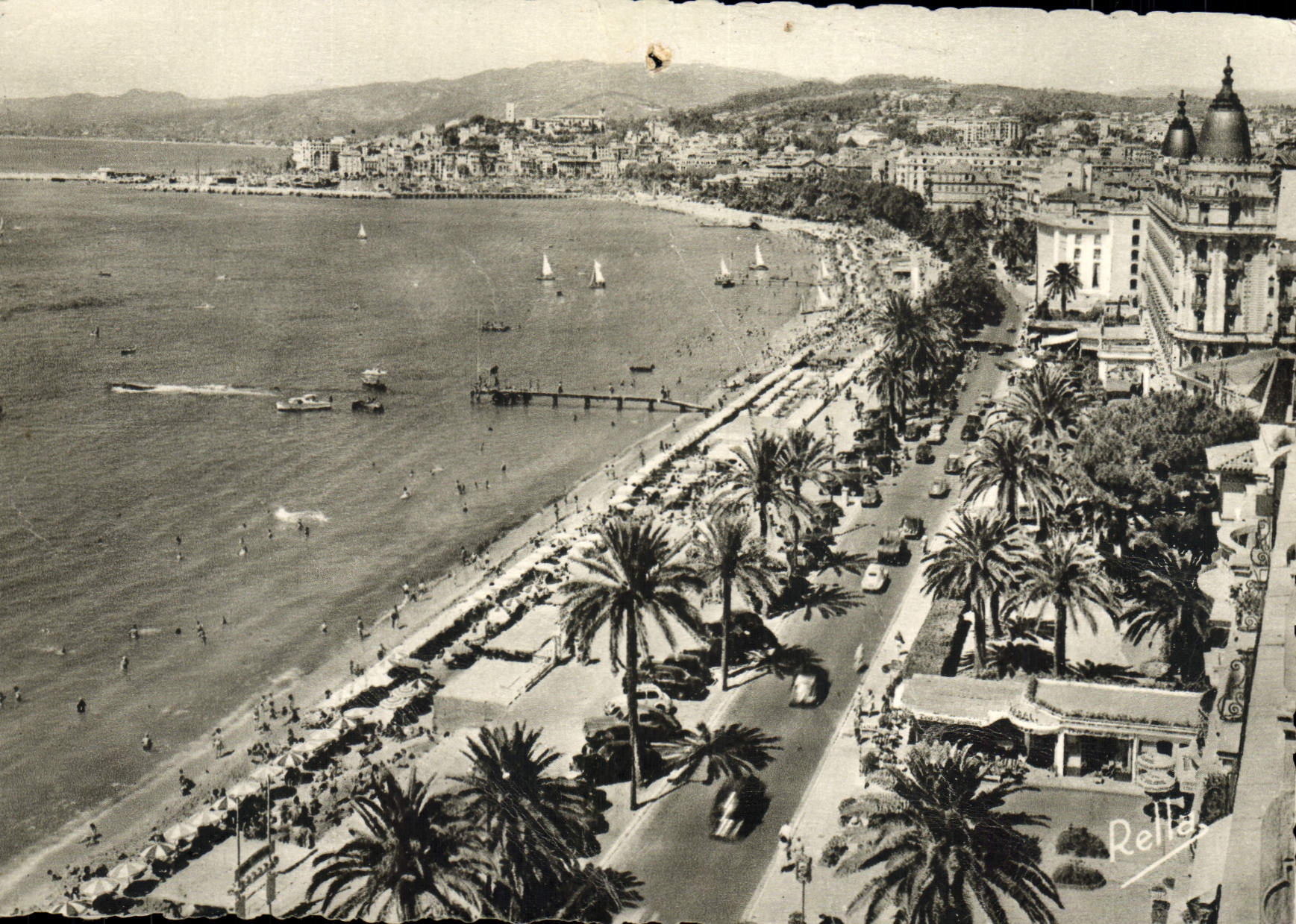 CPM La Cote D'Azur Cannes Vue Generale Sur La Promenade De La Croisette Et Le Scquet