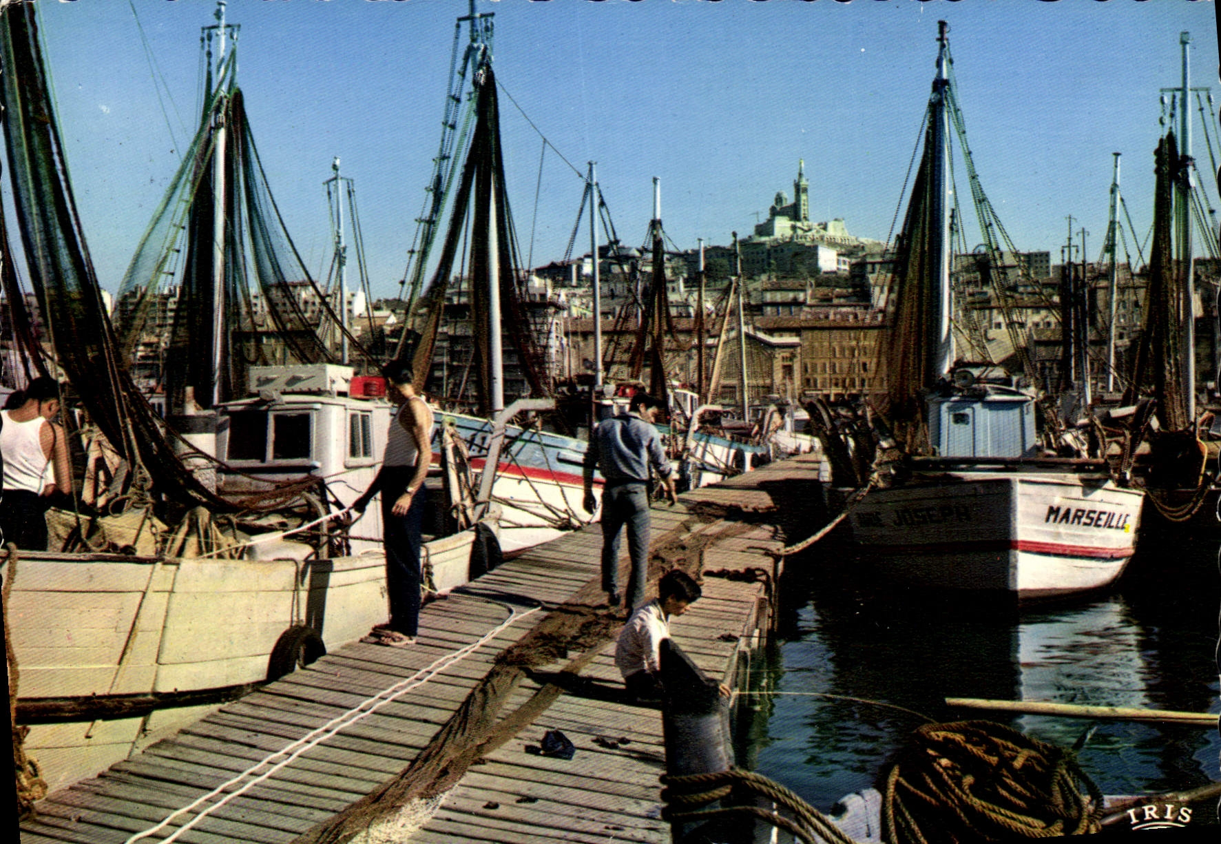 CPM Reflets de Provence Marseille Un Coin du Vieux Port et Notre Dame de la Garde Bateaux Marie Joseph