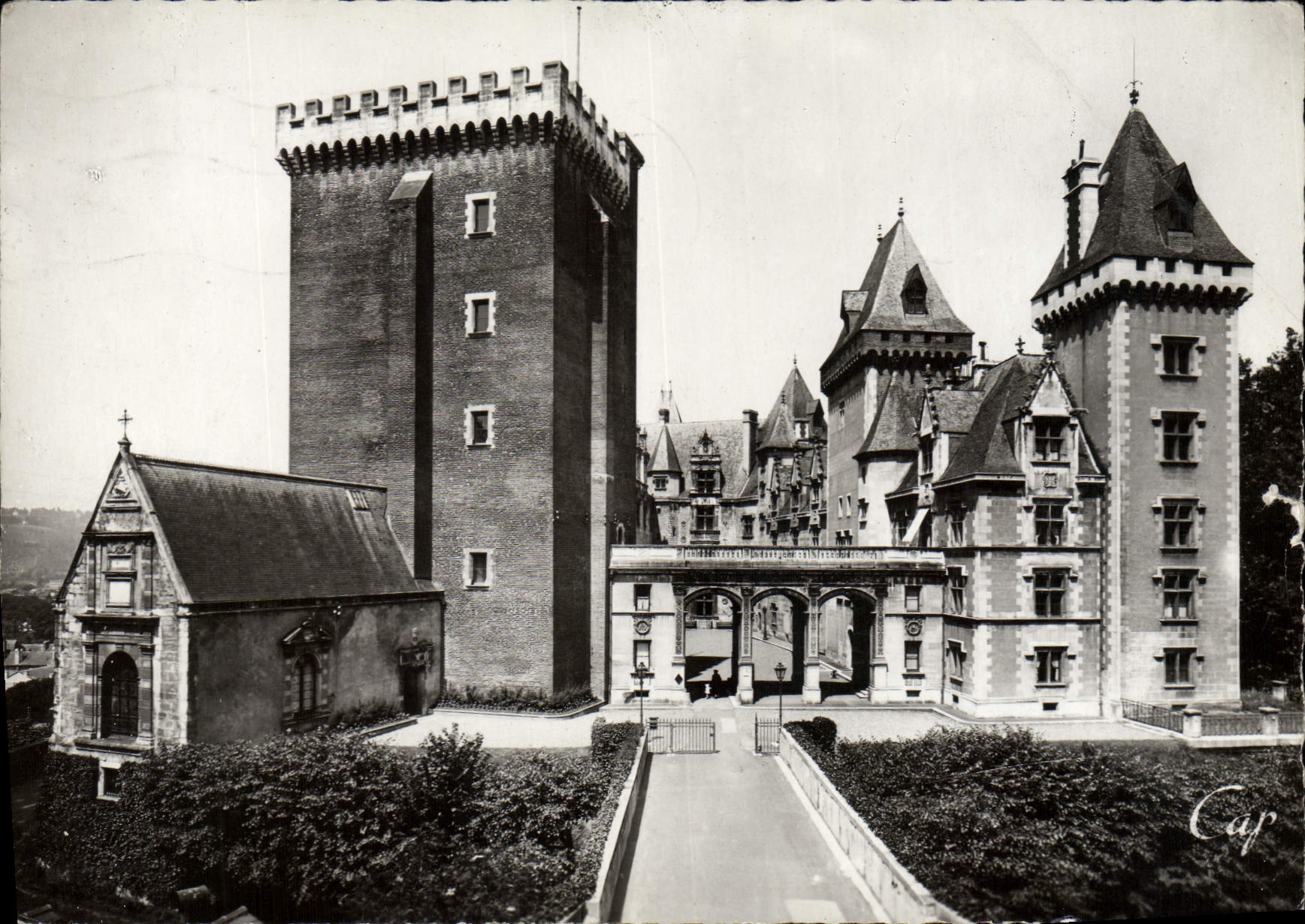 MODERN CARD Pau the Castle Keep and frontage Is