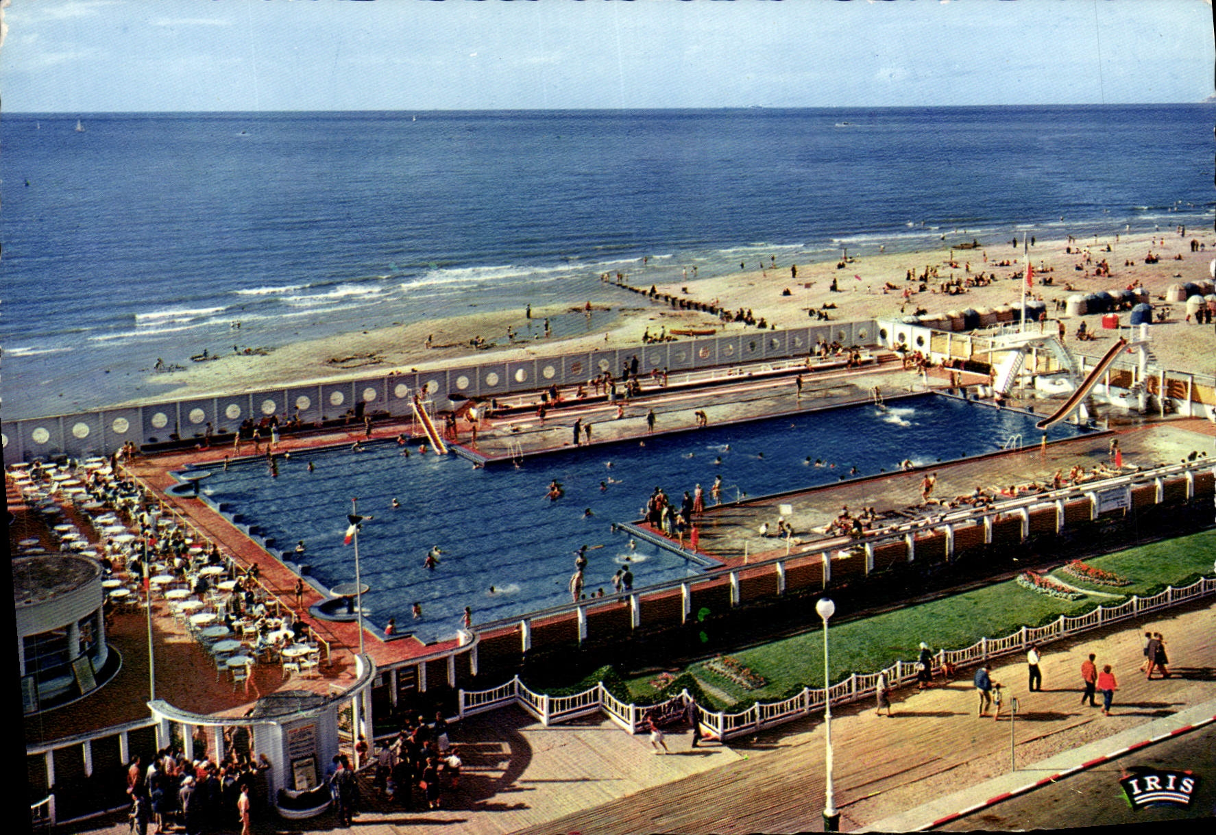 POSTAL MODERNA reina de Trouville de las playas la piscina y la piscina de la playa