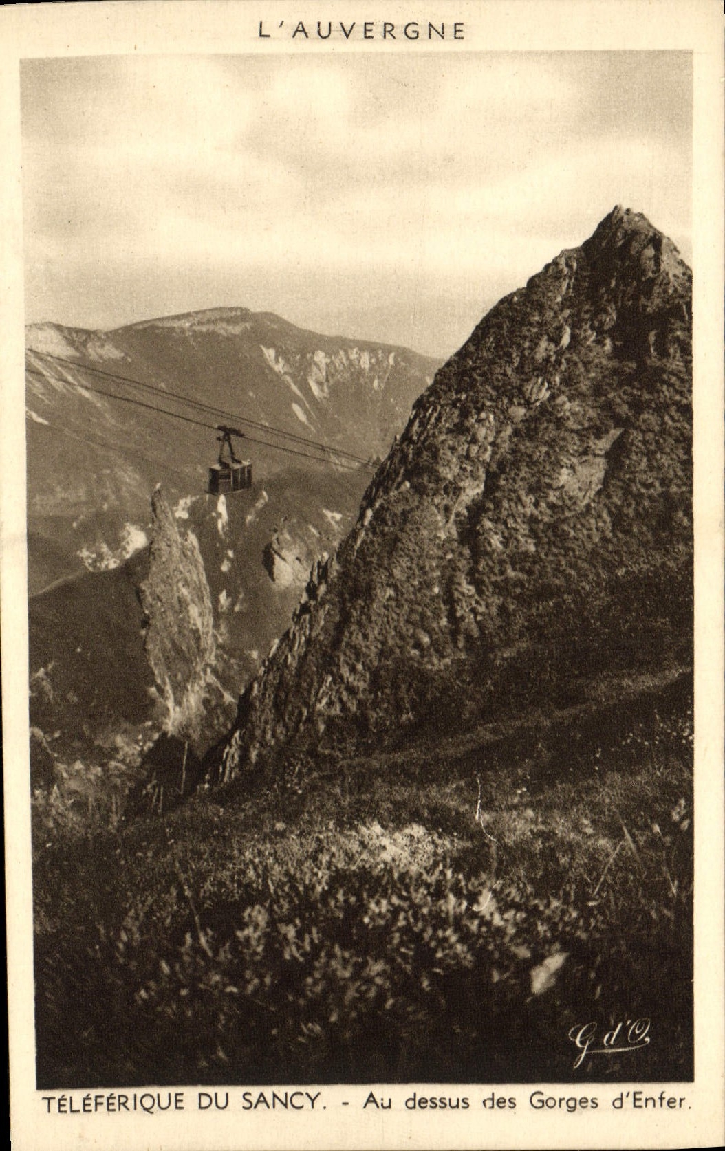 CPA L'Auvergne Teleferique Du Sancy Au dessus des Gorges d'Enfer