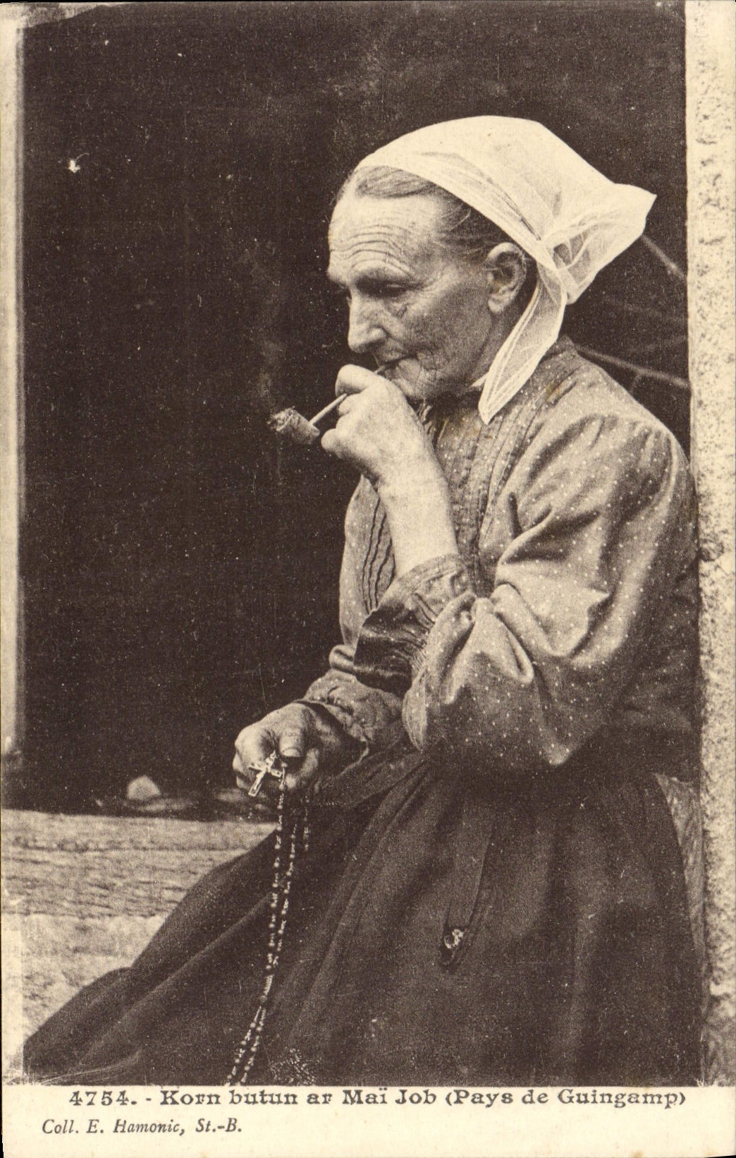 CPA Korn butunav Mai Job Pays de Guingamp Femme Folklore 