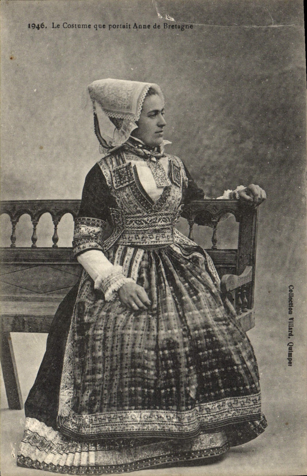 CPA Le Costume que portait Anne de Bretagne Folklore 