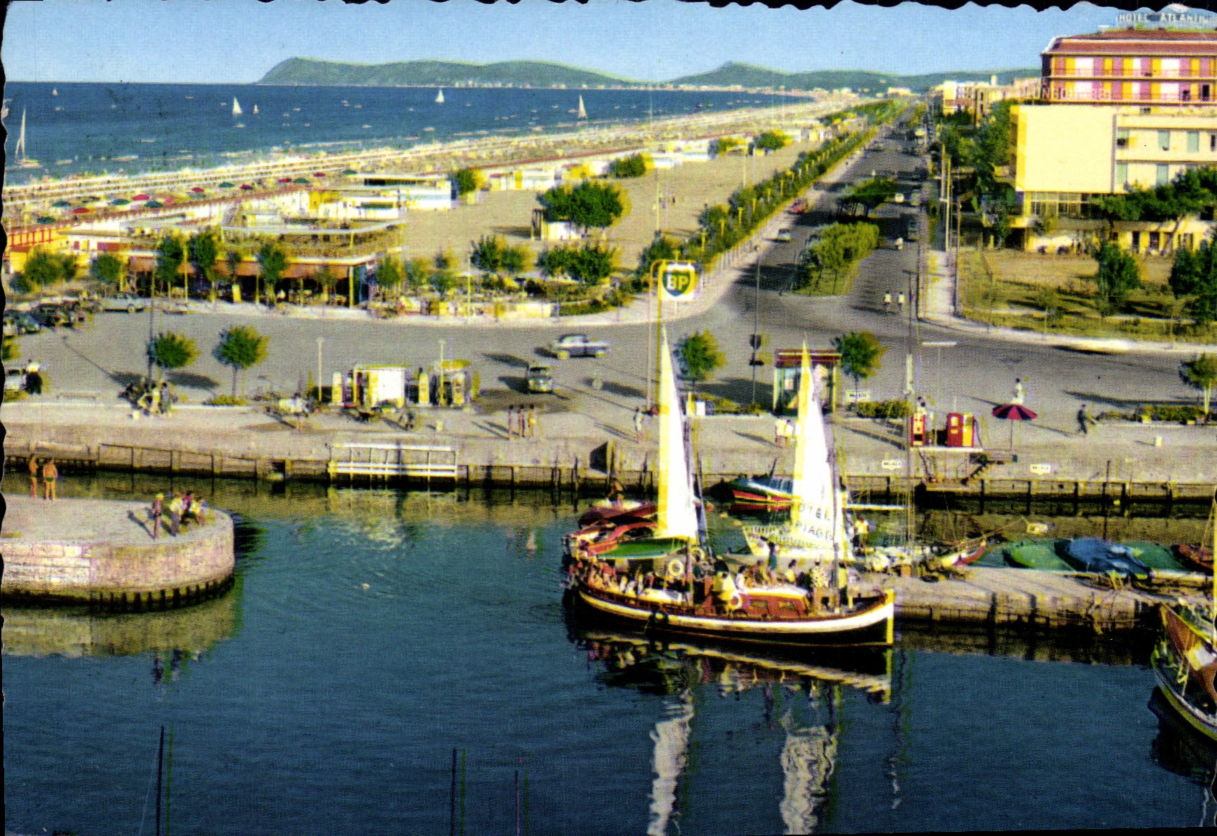 CPM Riccione Lungamare e spiaggia Promenade le long de la mere et plage
