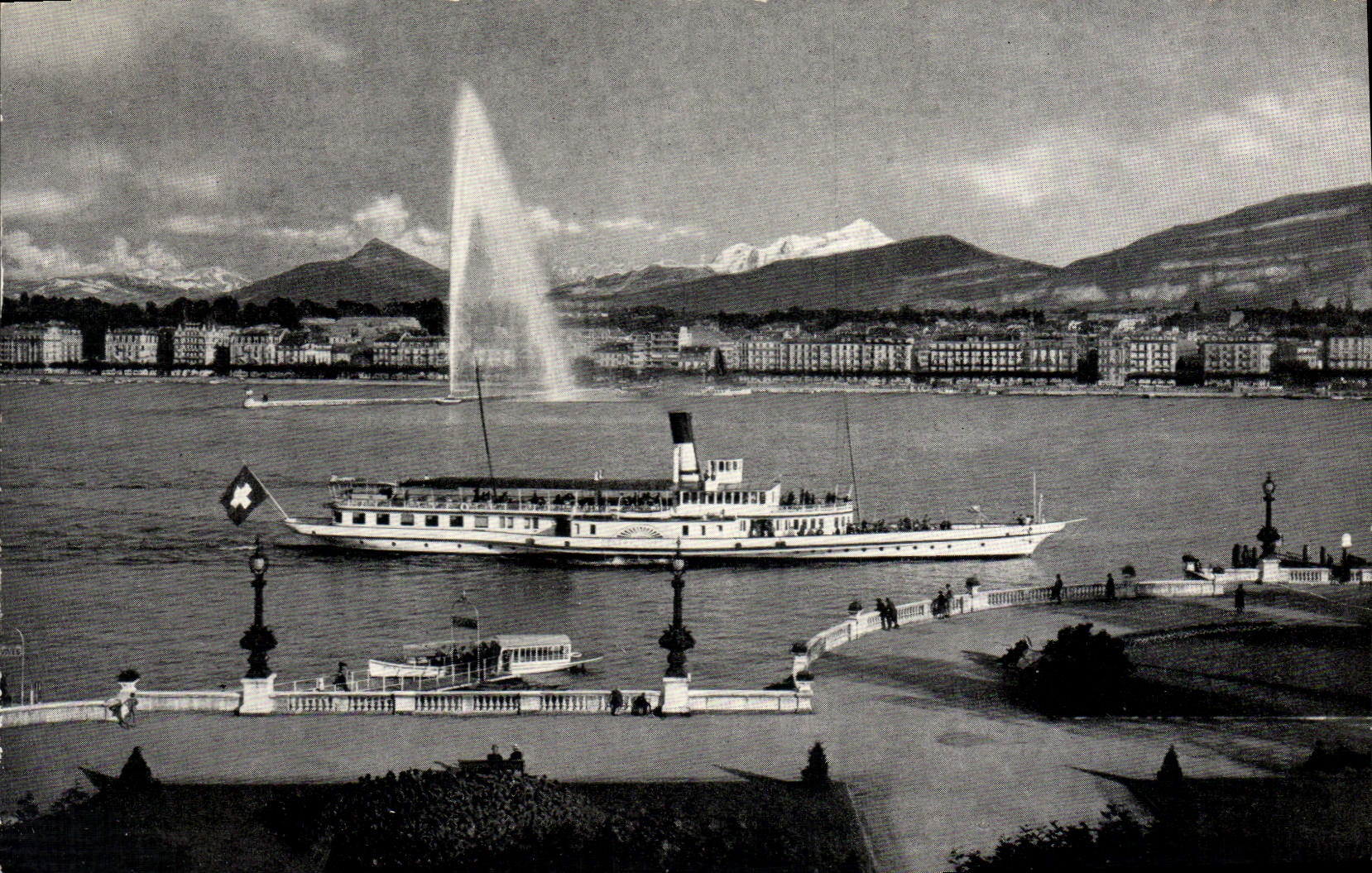 MODERN CARD Geneva roads the water jet and Mont Blanc Boat