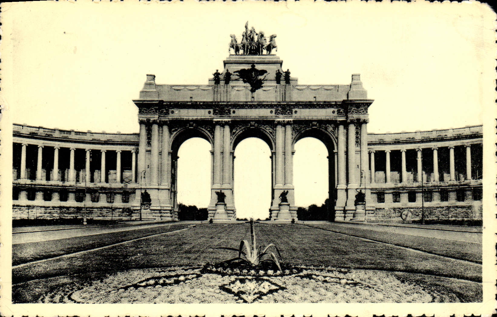 La arcada de Bruselas de la POSTAL de la VENDIMIA del quincuagésimo aniversario fijó por Leopold