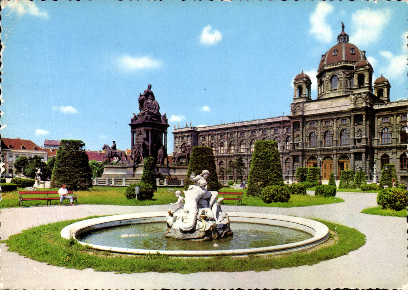 CPM Wien Museum mit Mario Theresia Denkmal