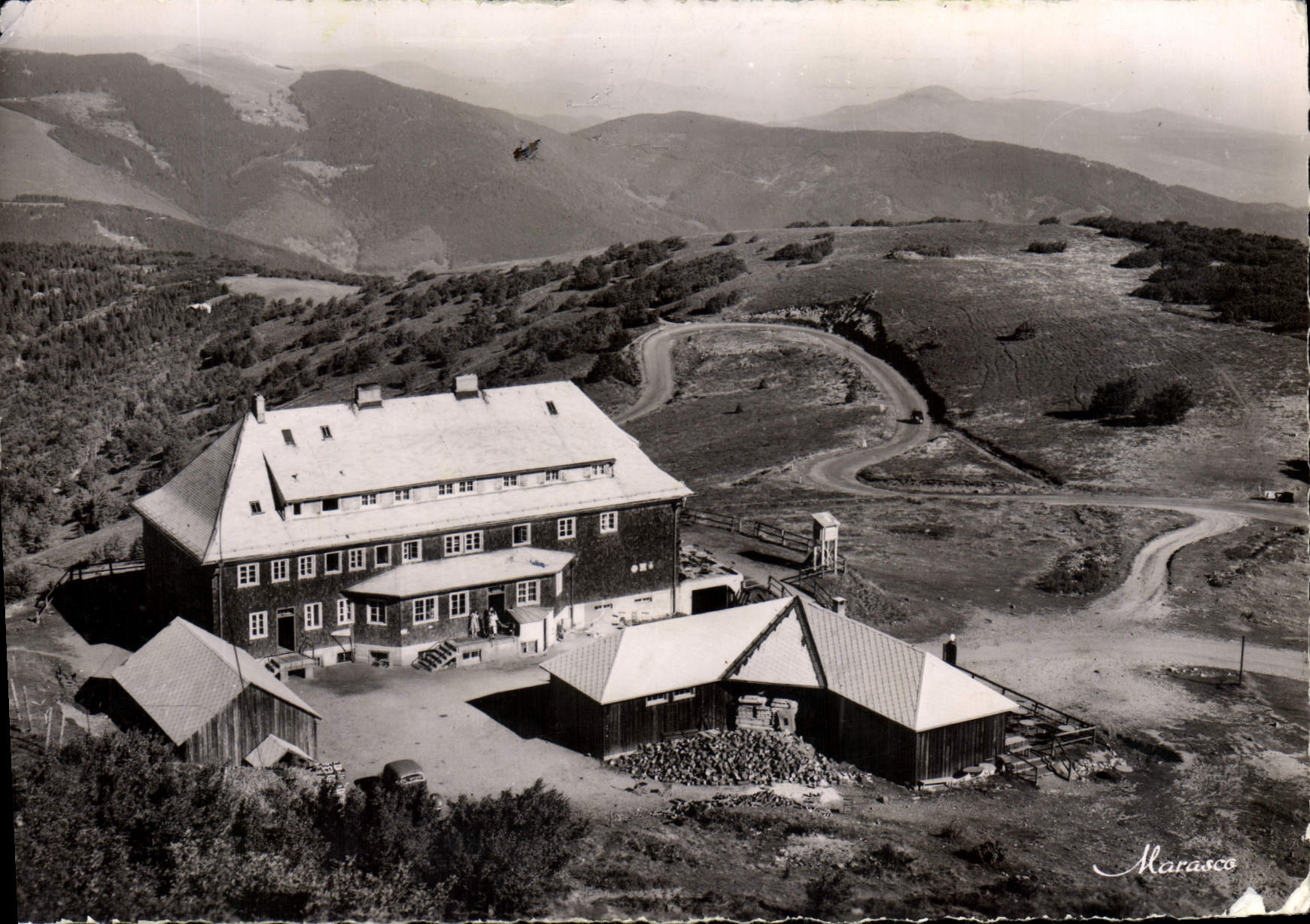 MODERN CARD Large Balloon Hotel of the Large Balloon