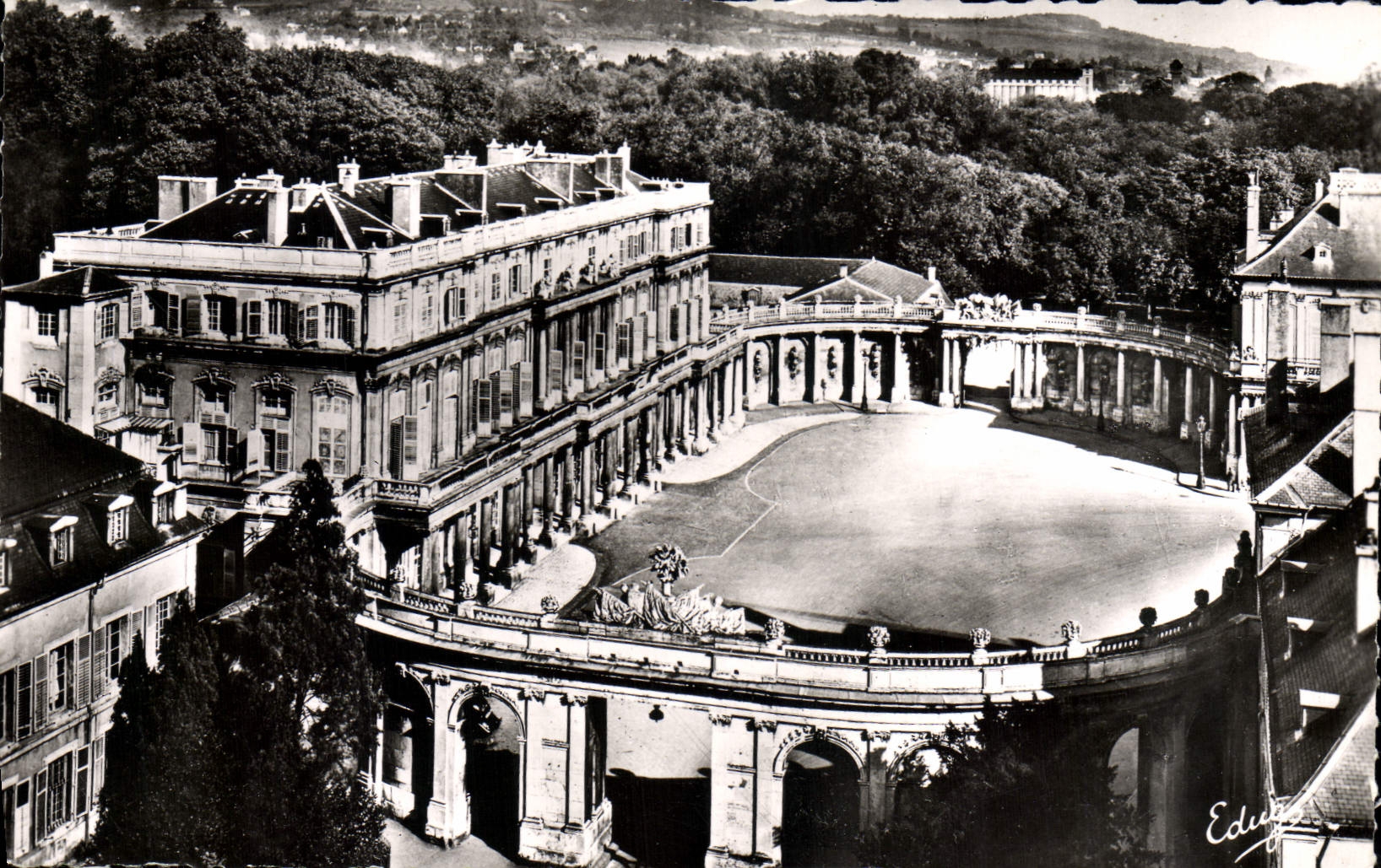 CPM Nancy Hemicycle de la Place Carriere