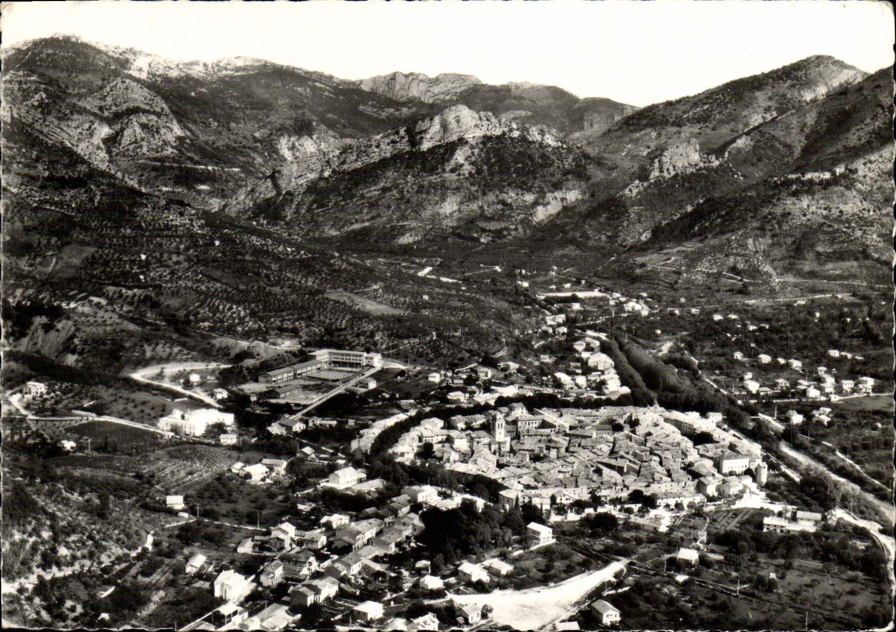 MODERN CARD Boxwood Baronnies View Air