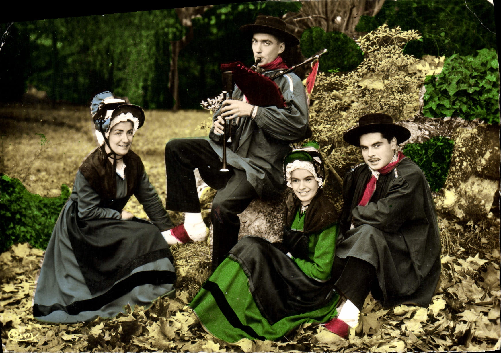 MODERN CARD Costumes Of Bourbonnais the troubadours Montluconnais Folklore