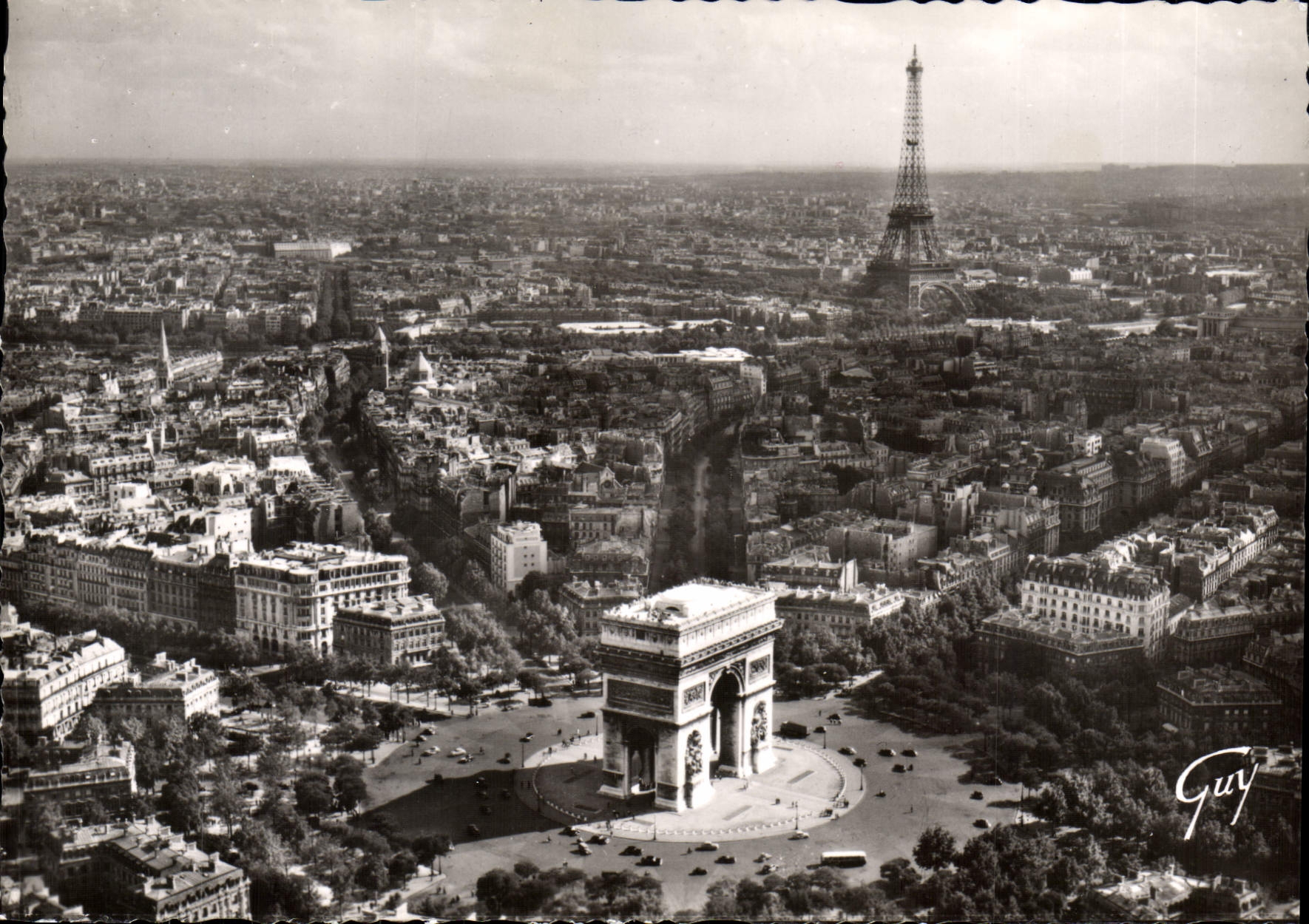 CPM En Avion Sur Paris La Place Et l'Arc De Triomphe l'Etoile