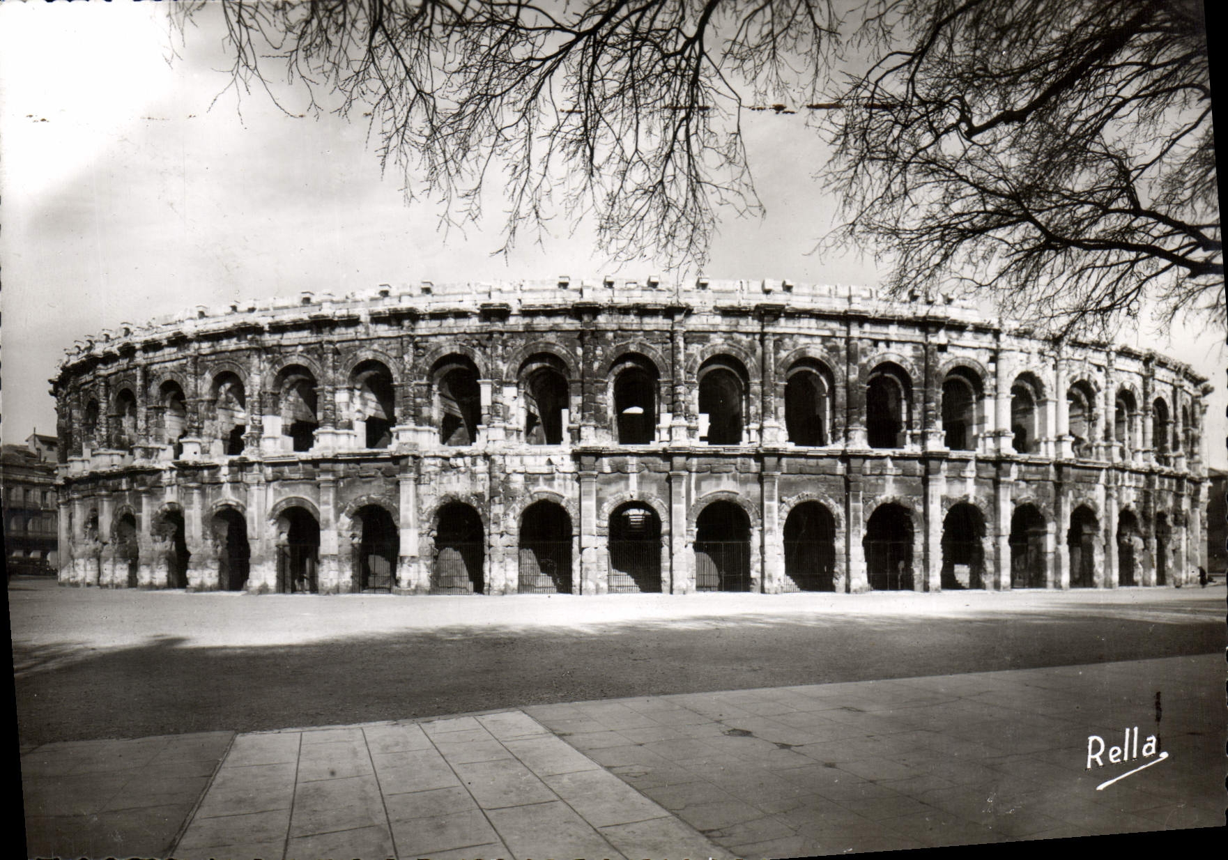 CPM Nimes Les Arenes Romaines
