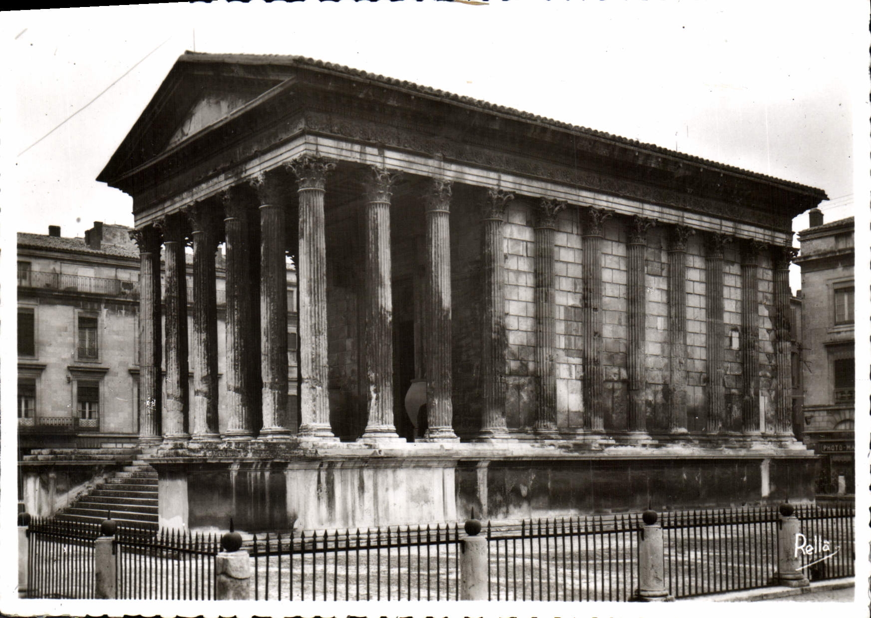 POSTAL MODERNA Nimes el monumento cuadrado de la casa