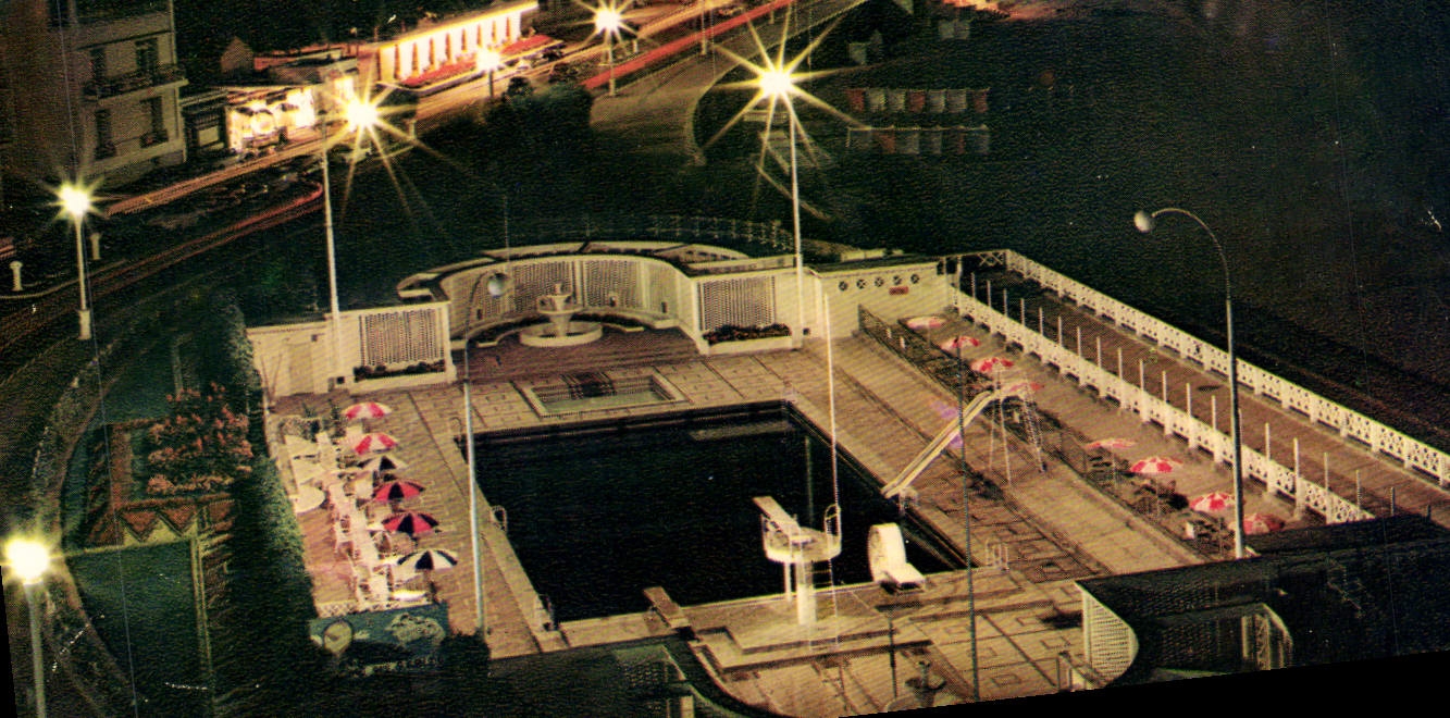 POSTAL MODERNA Sables d'Olonne la piscina y el terraplén la noche