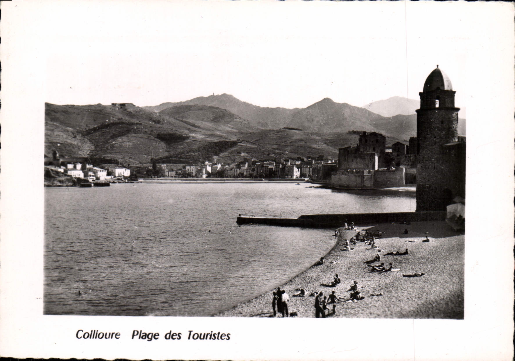 MODERN CARD Collioure Beach Of the Tourists