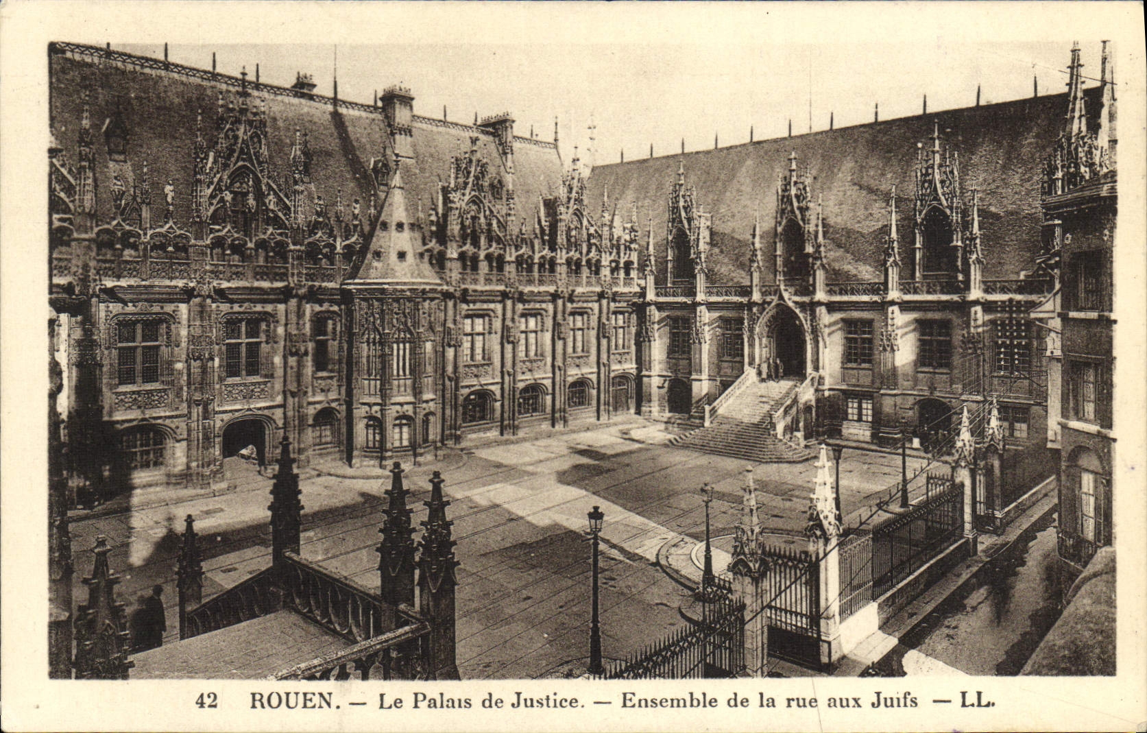 VINTAGE POSTCARD Rouen Law courts Encemble Of the Street To the Jews