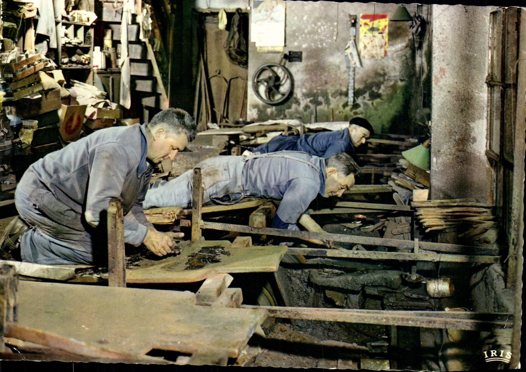 MODERN CARD Auvergne the Manufacture Of the Knives has Thiers Emouleurs Folklore