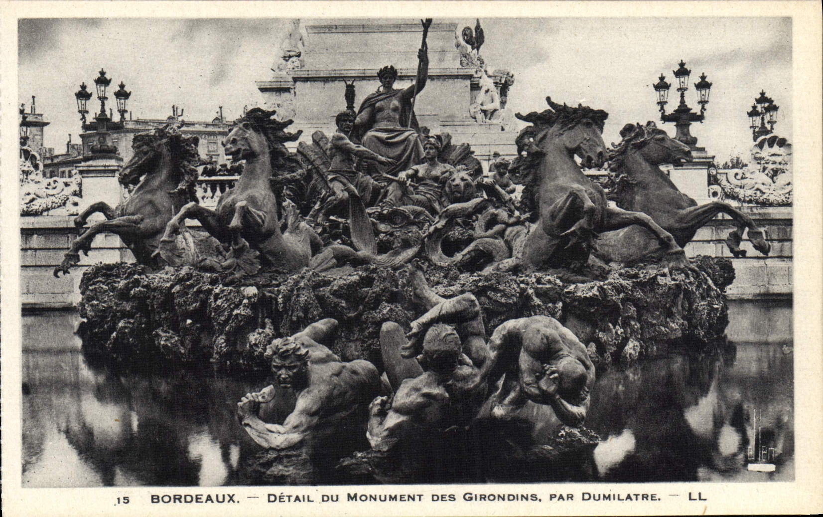 CPA Bordeaux Detail Du Monument Des Girondins Par Dumilatre