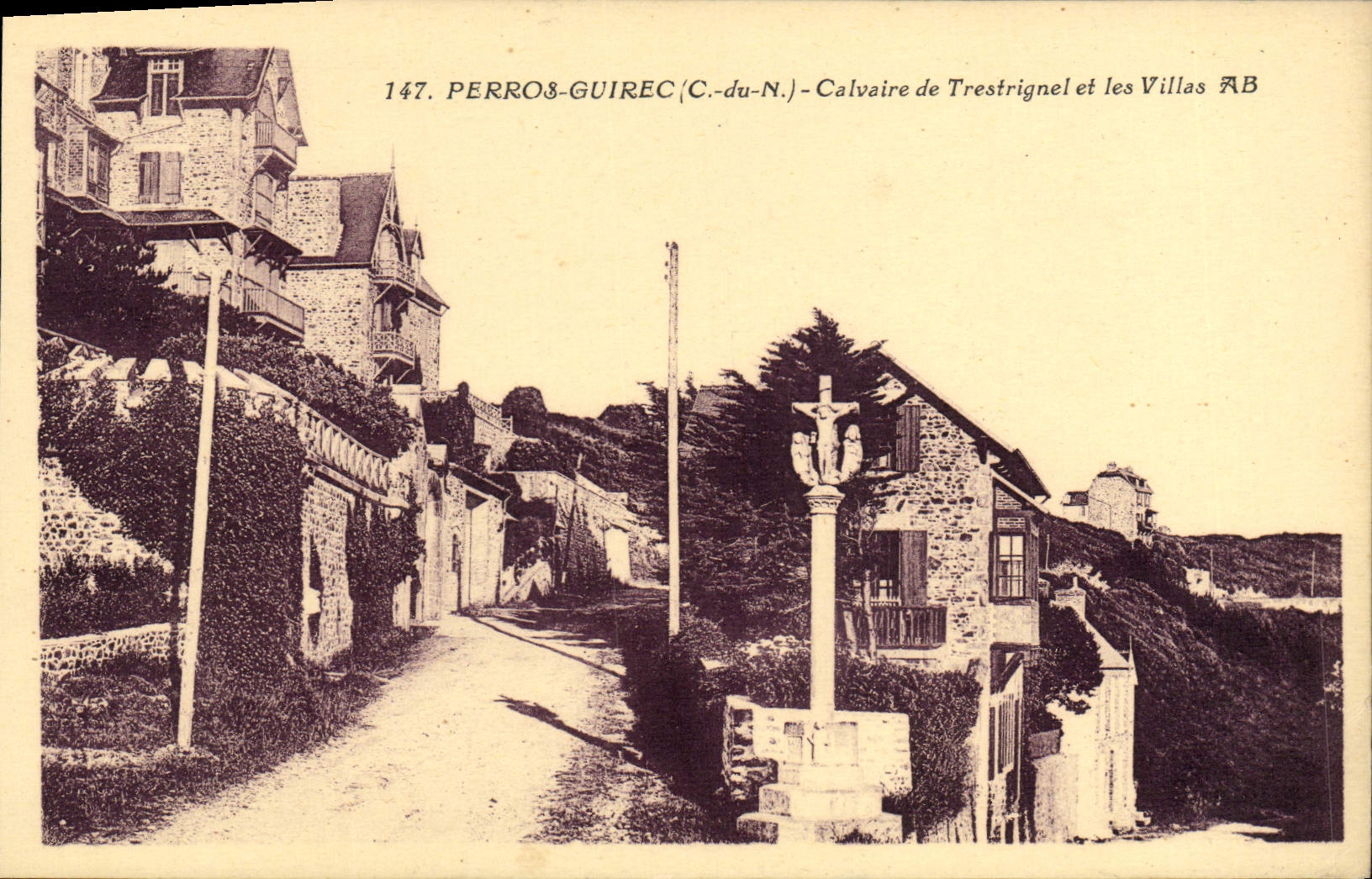 CPA Perros Guirec Calvaire De Trestrignel Et Les Villas