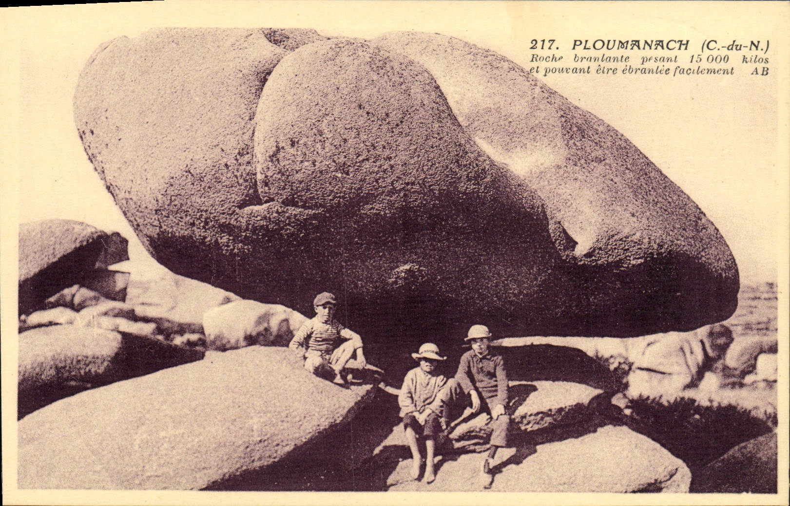 CPA Ploumanach Roche Branlante Pesant 15000 kilos Enfants