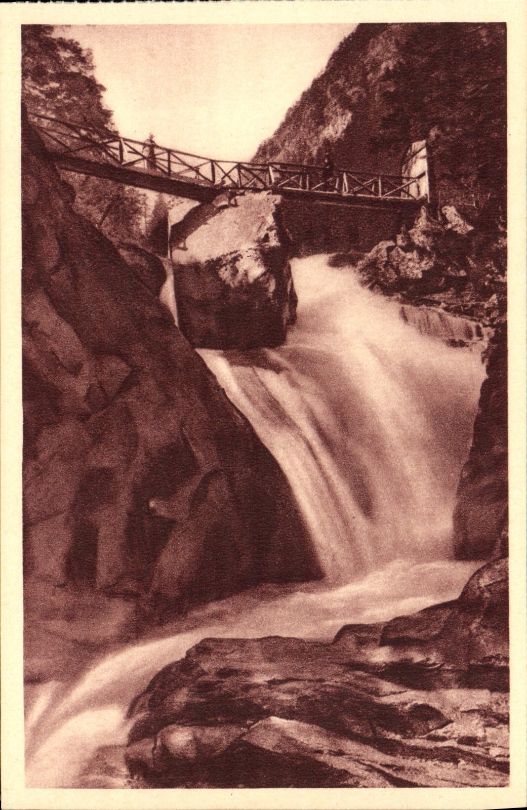 CPA Cauterets Cascade Du Cerisey