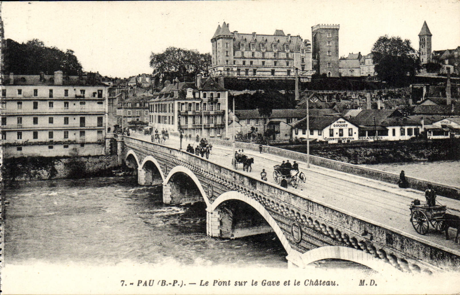 VINTAGE POSTCARD Pau the Bridge On Gave And the Castle