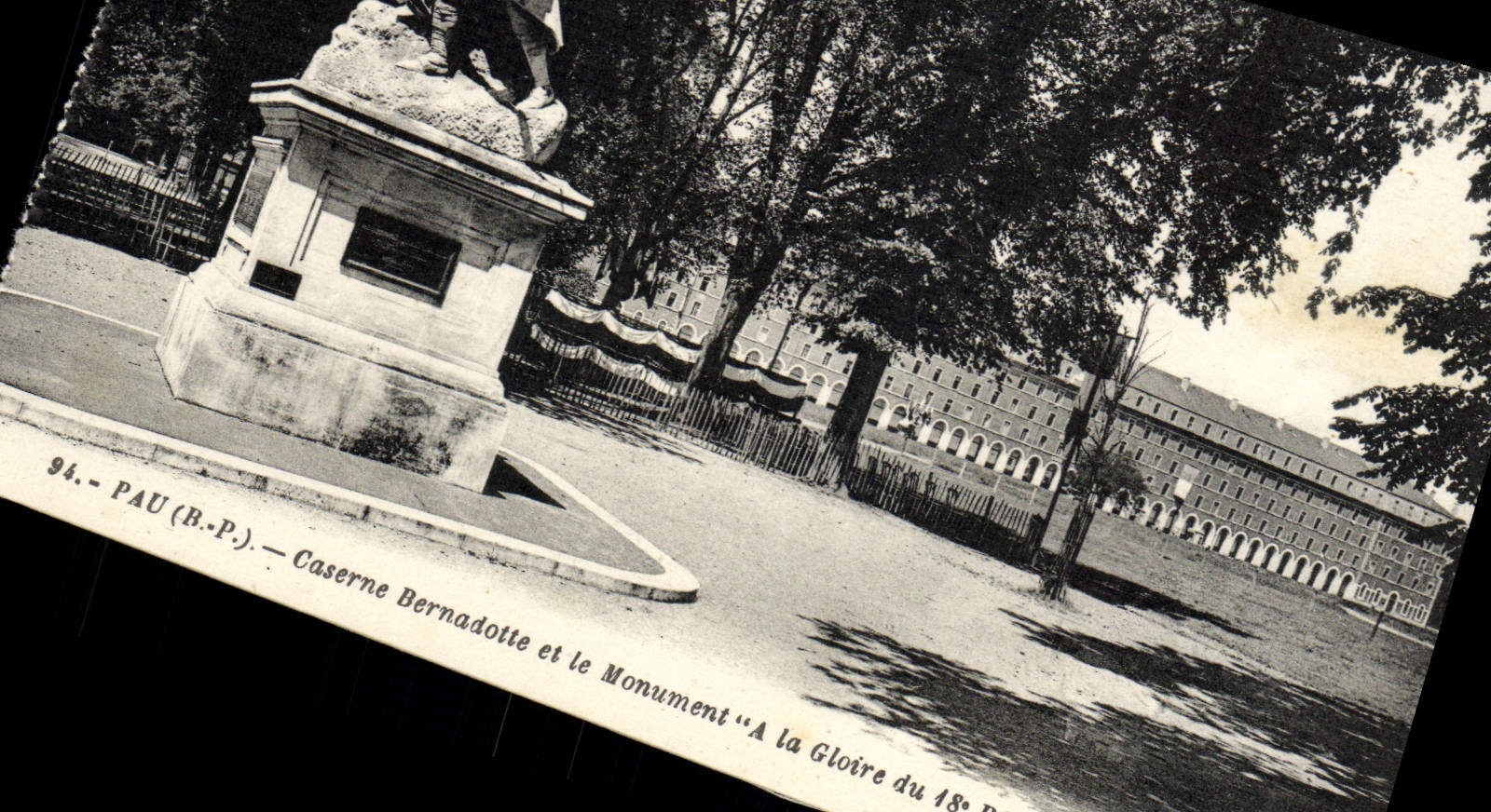 VINTAGE POSTCARD Pau Barracks Bernadotte And the Monument With the Glory Of the 48eme regiment of Militaria infantry