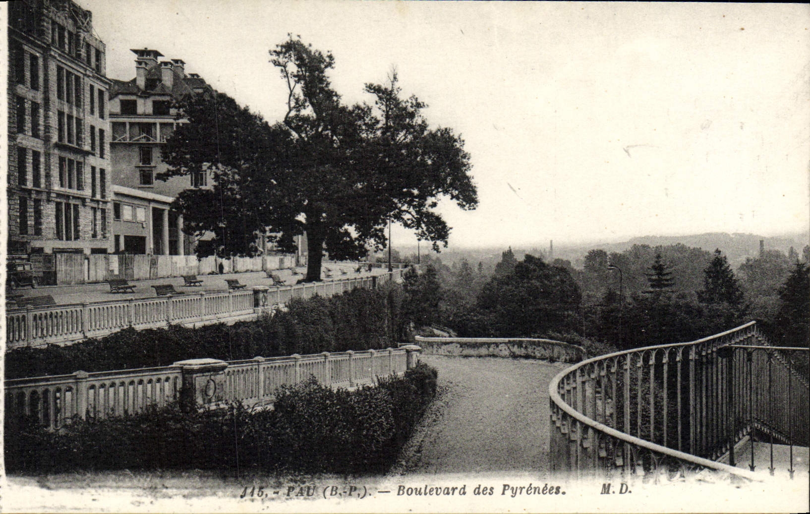 CPA Pau Boulevard Des Pyrenees