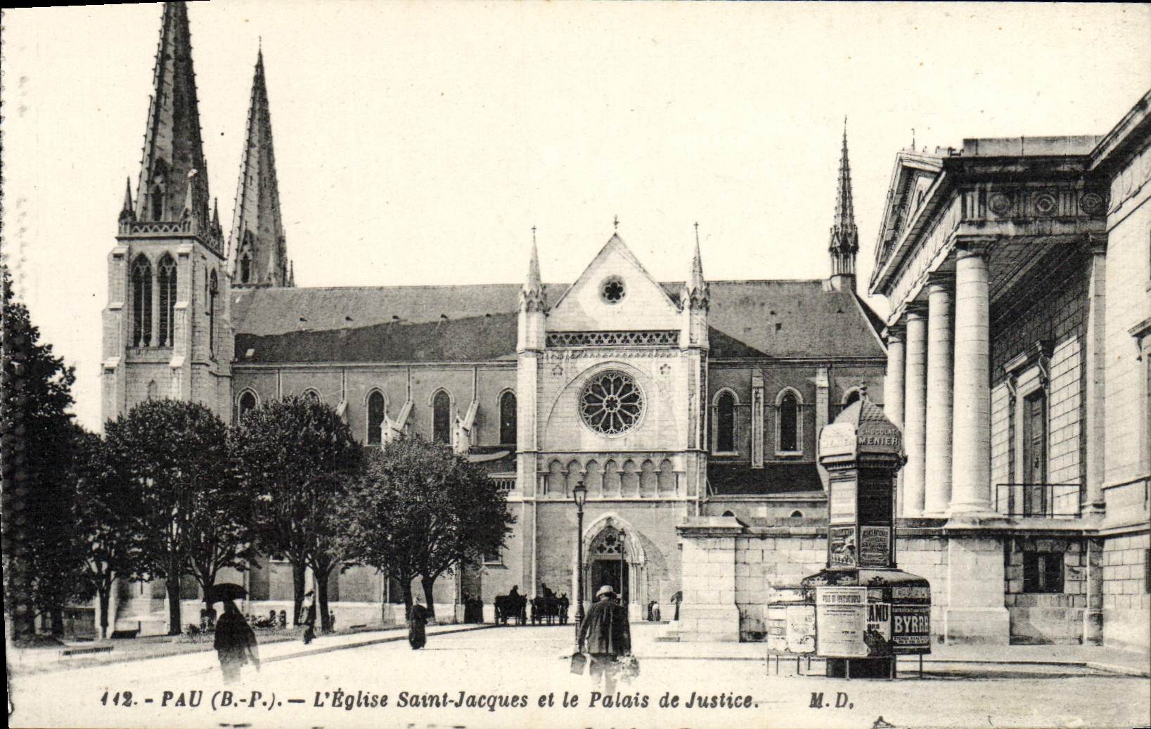 CPA Pau L'Eglise Saint Jacques Et Le Palais De Justice