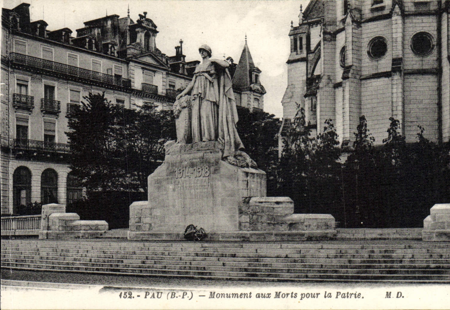 CPA Pau Monument Aux Morts Pour La Patrie Militaria
