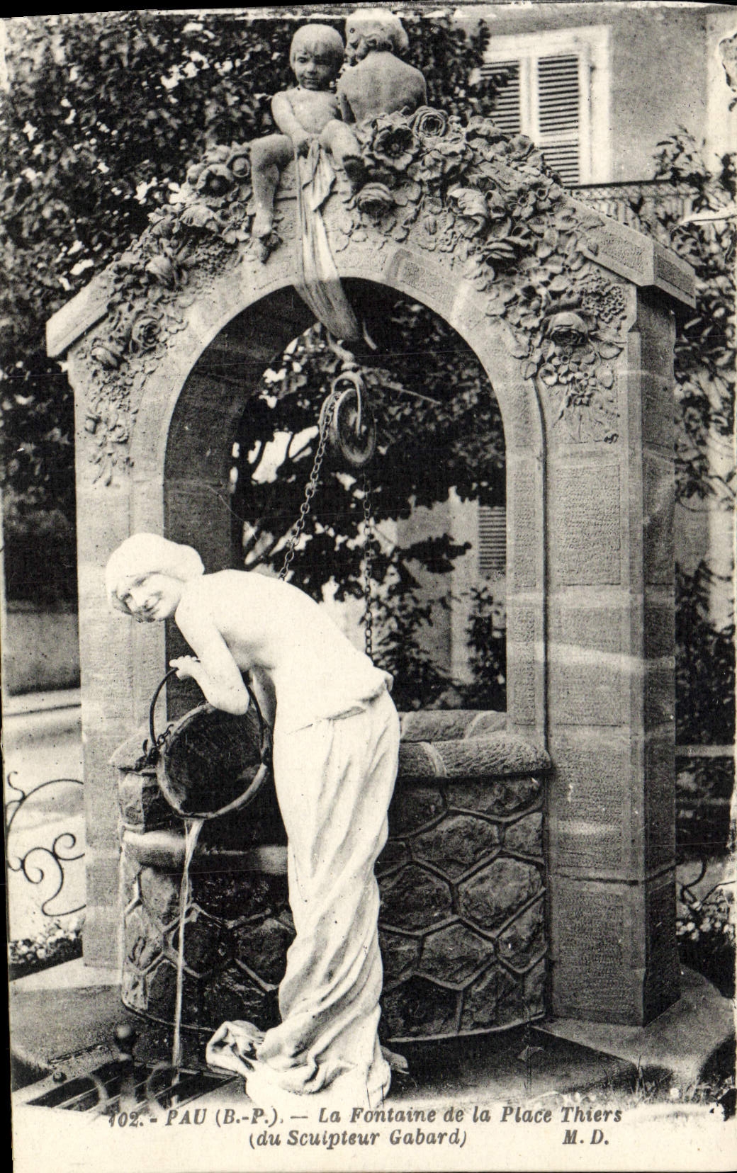 VINTAGE POSTCARD Pau the Fountain Of the Place Thiers Gabard