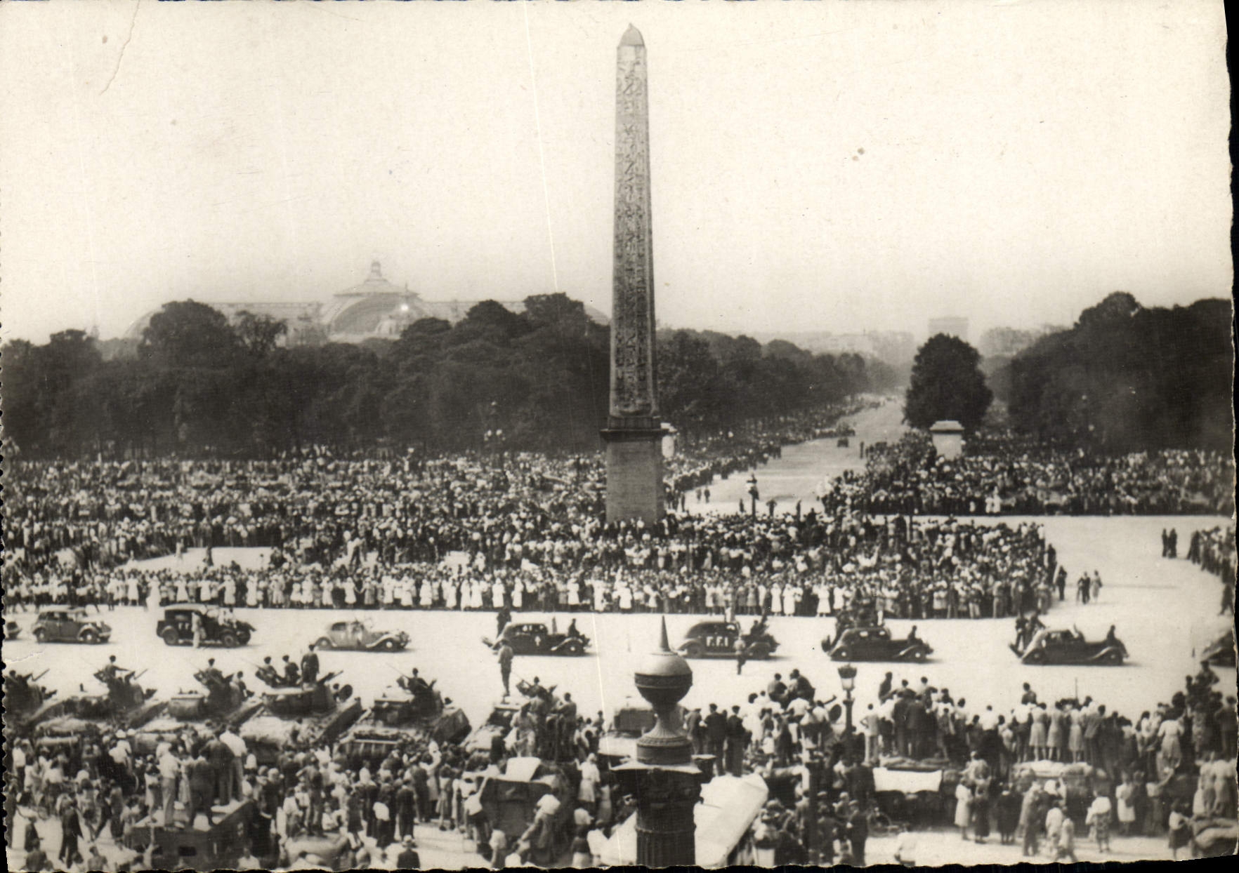 MODERN CARD Defile FFI Places Harmony Militaria Tank