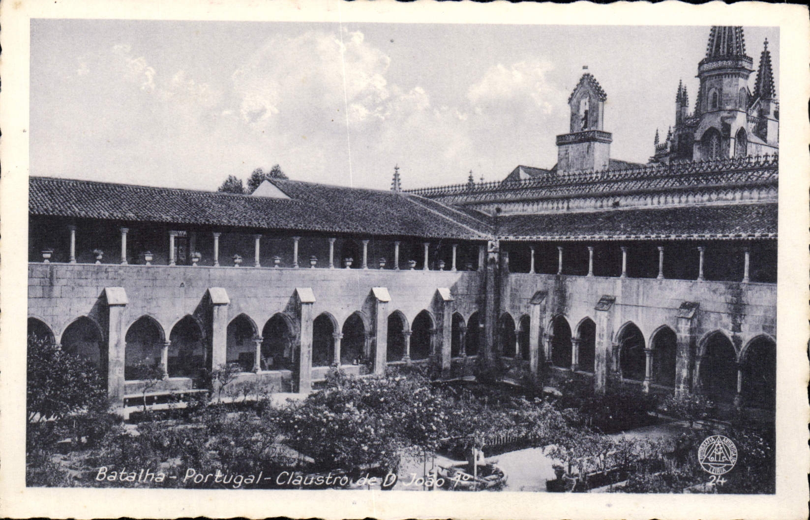 VINTAGE POSTCARD Batalha Portugal Claustro