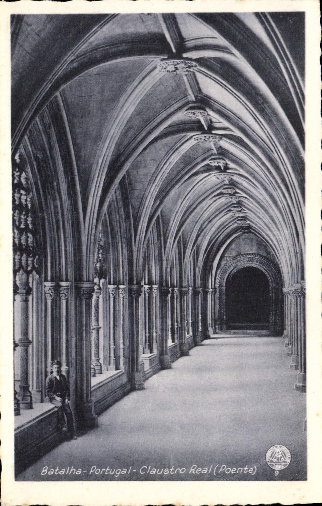 VINTAGE POSTCARD Batalha Portugal Claustro Real