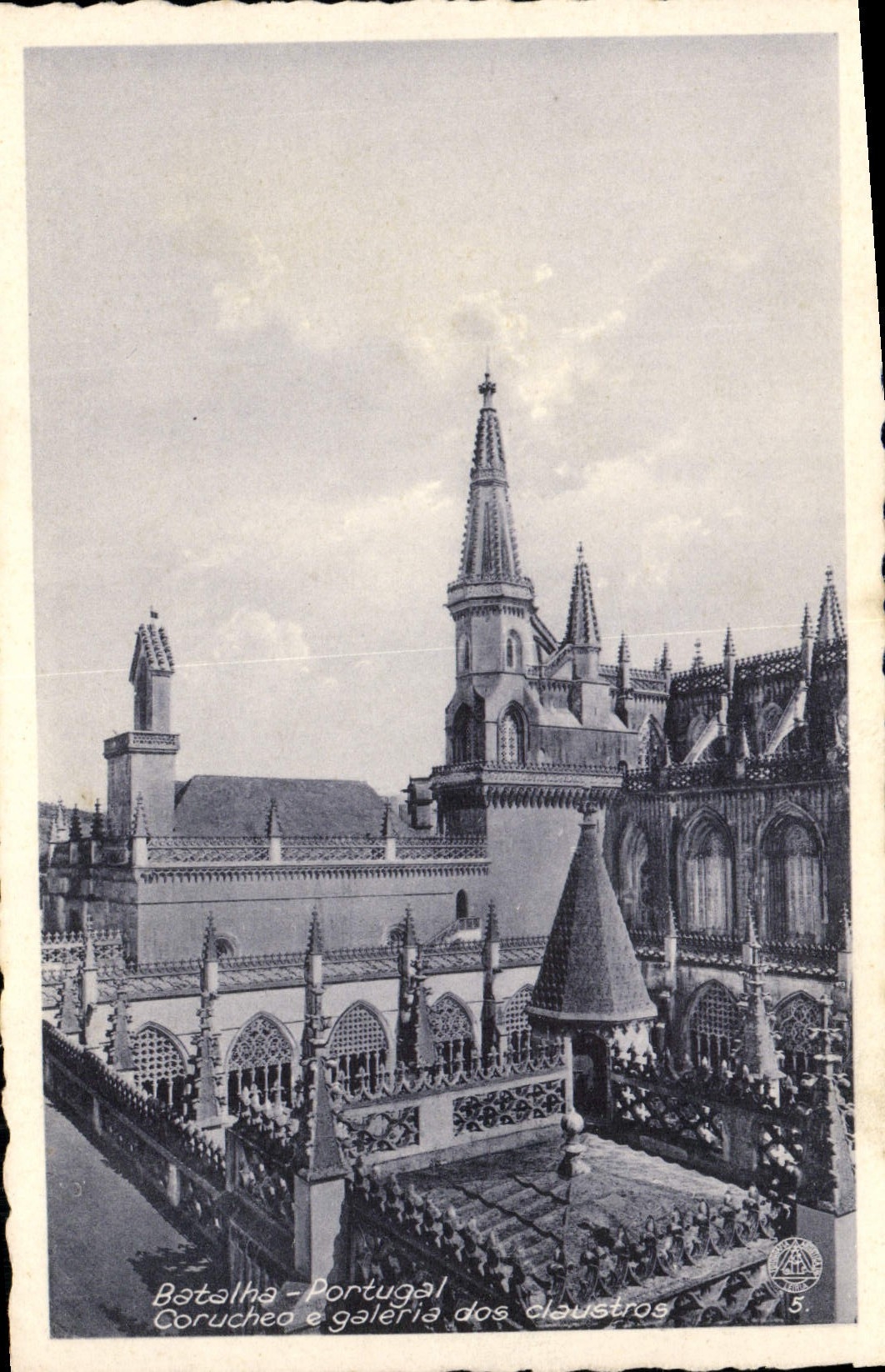 Claustros de la parte posterior del galeria del corucheo E de Batalha Portugal de la POSTAL de la VENDIMIA
