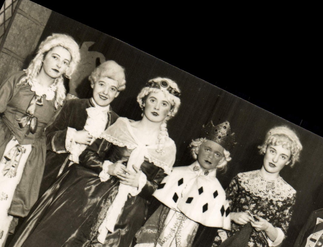 CPM Enfants Costumes