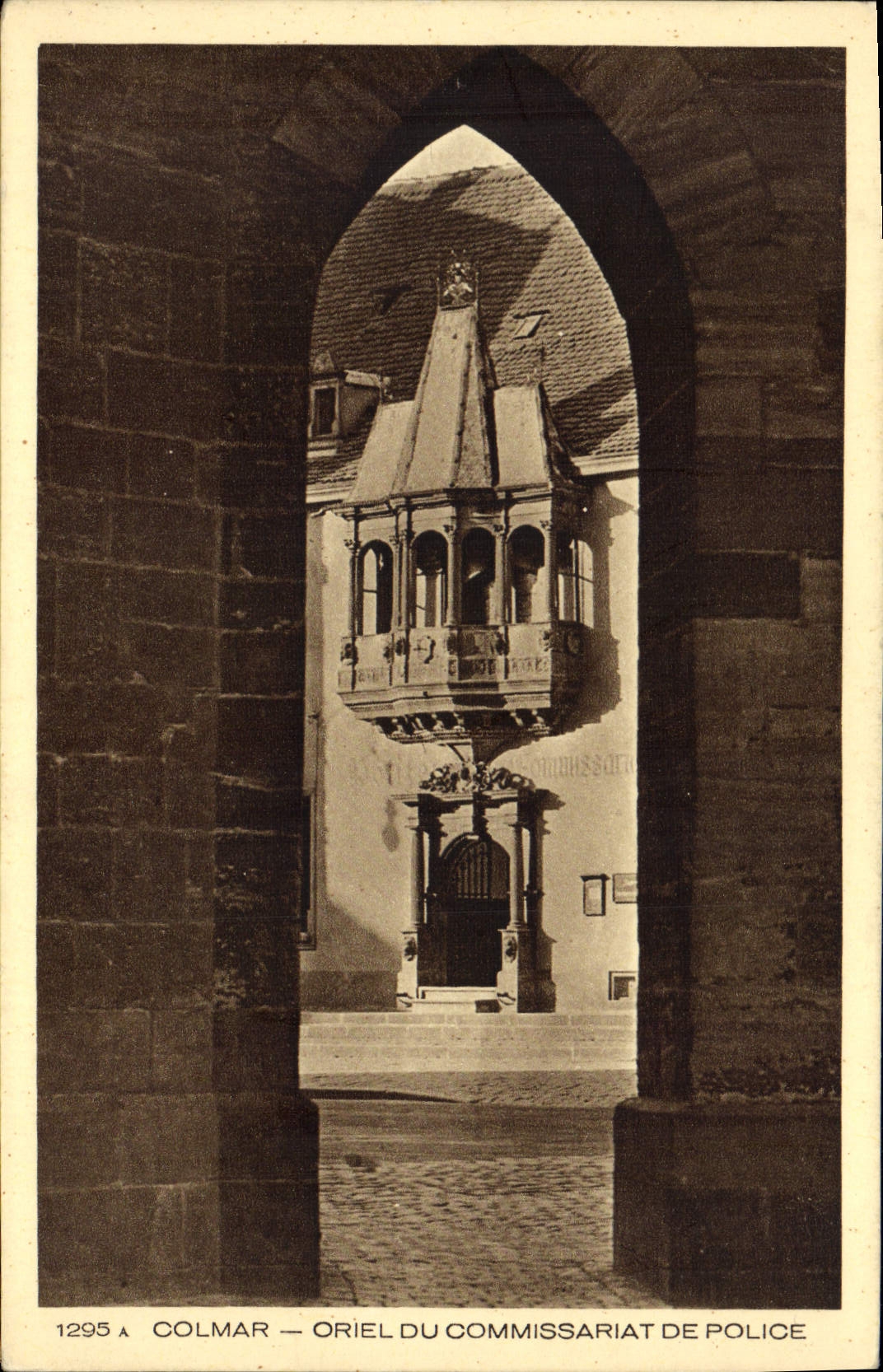 VINTAGE POSTCARD Oriel Colmar of the Police station