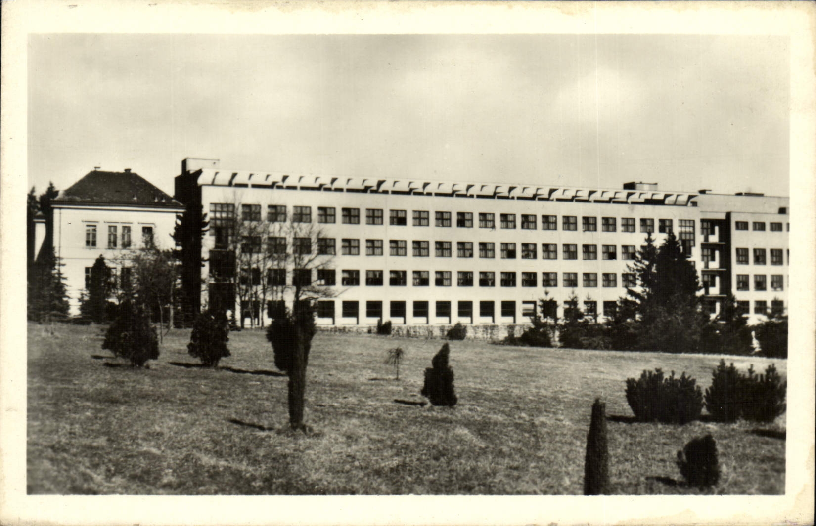 POSTAL Kostelec de la VENDIMIA y sanatorio de Cernymi Lesy