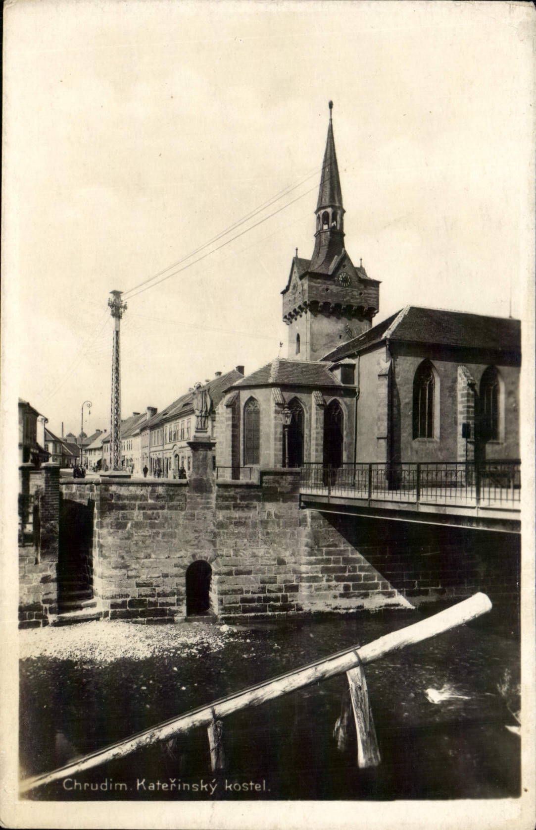 Kostel de Chrudium Katerinsky de la POSTAL de la VENDIMIA