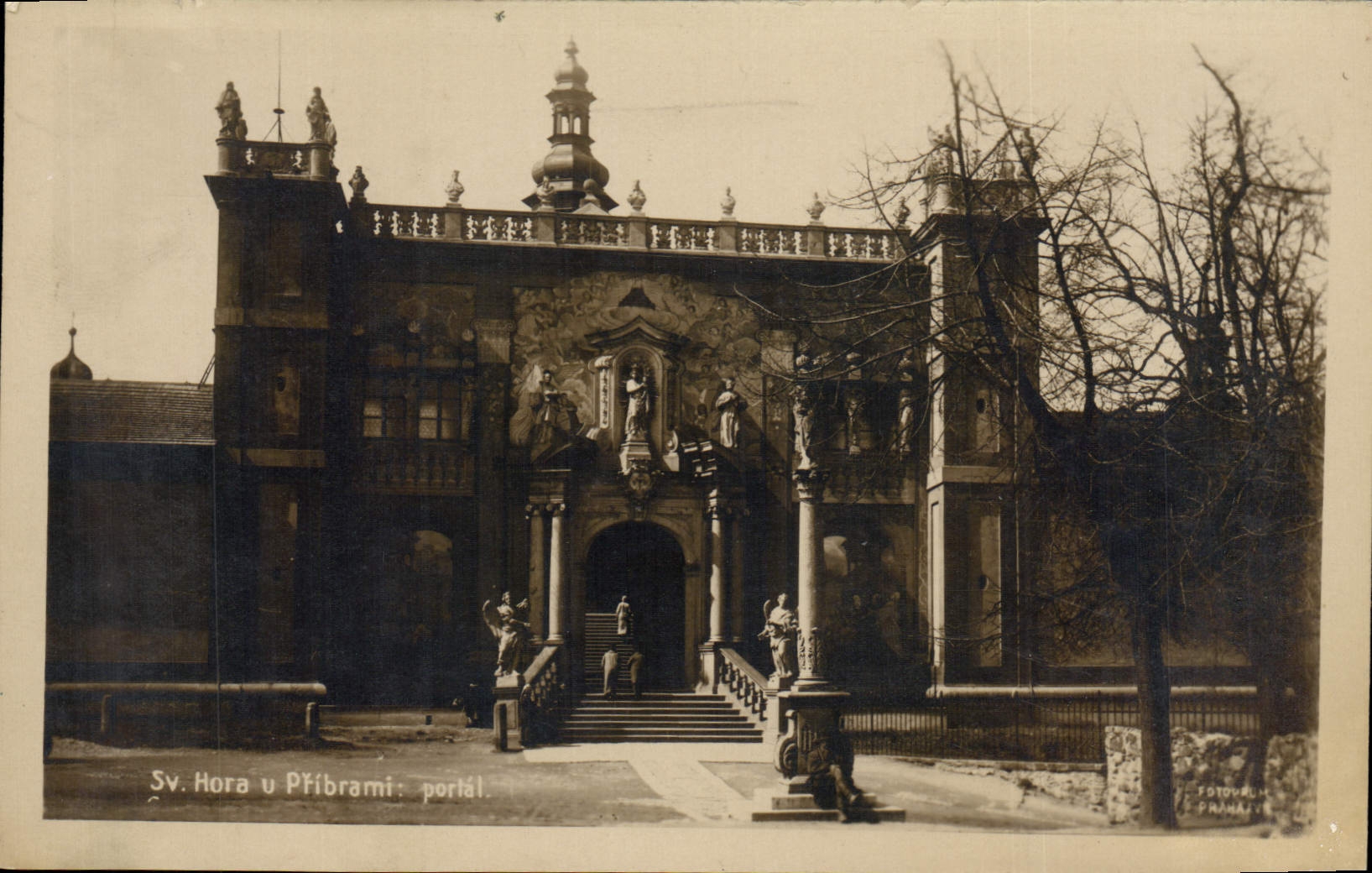 Portal del SV Hora U Pribrami de la POSTAL de la VENDIMIA