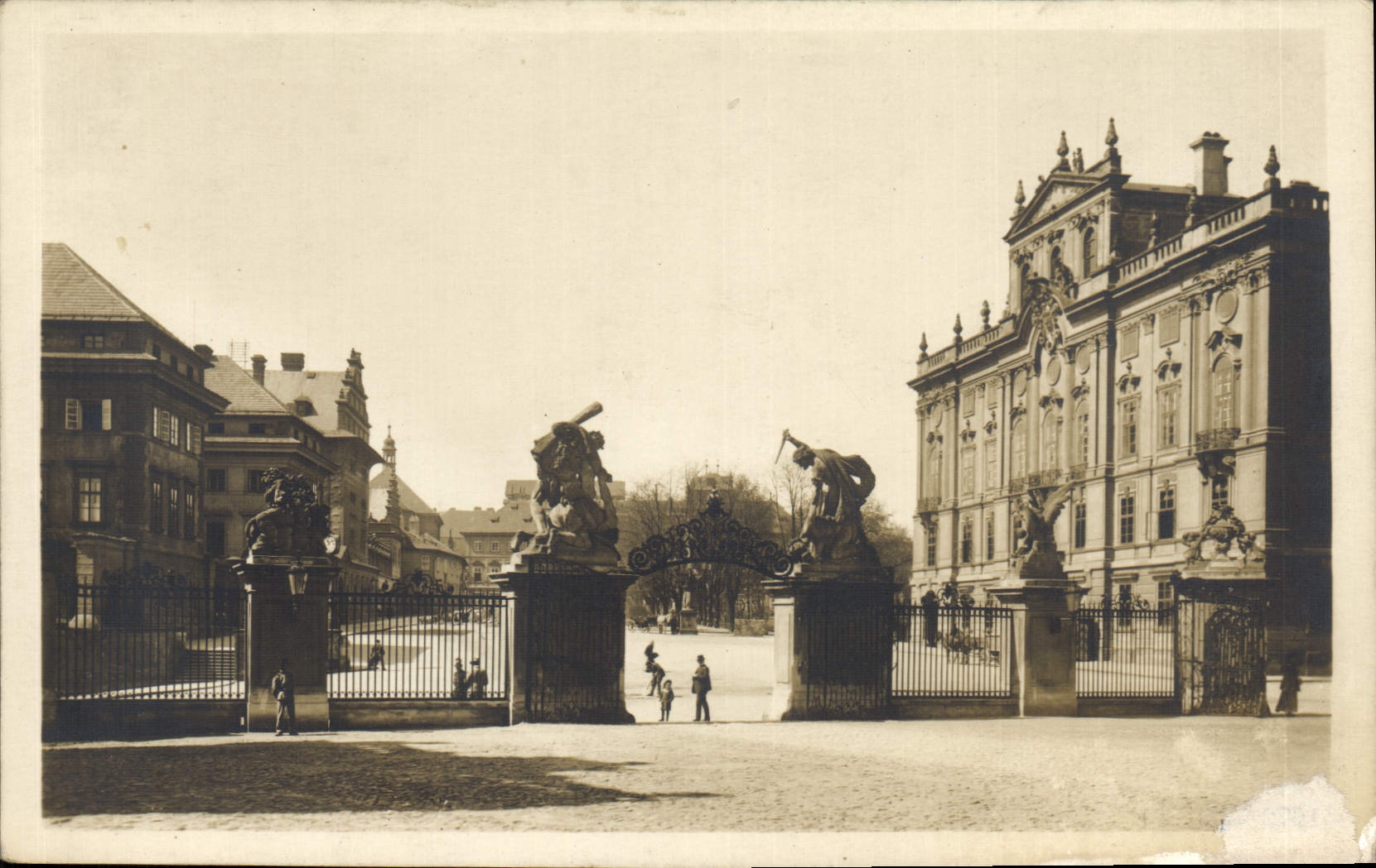 POSTAL Prag Hradschiner Platz de la VENDIMIA