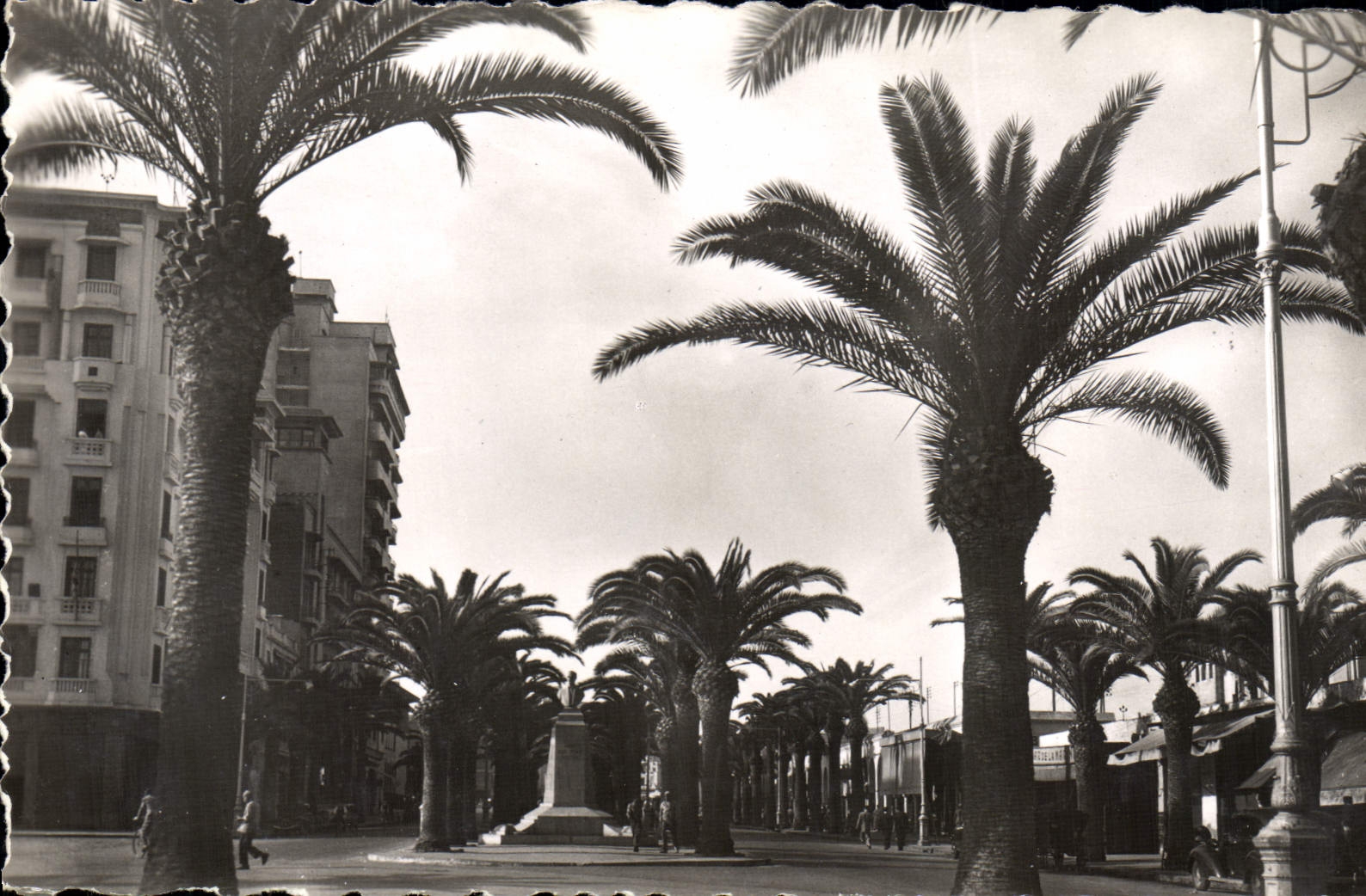 CPM Casablanca Boulevard du 4eme Zouaves et Monument Del Piaz