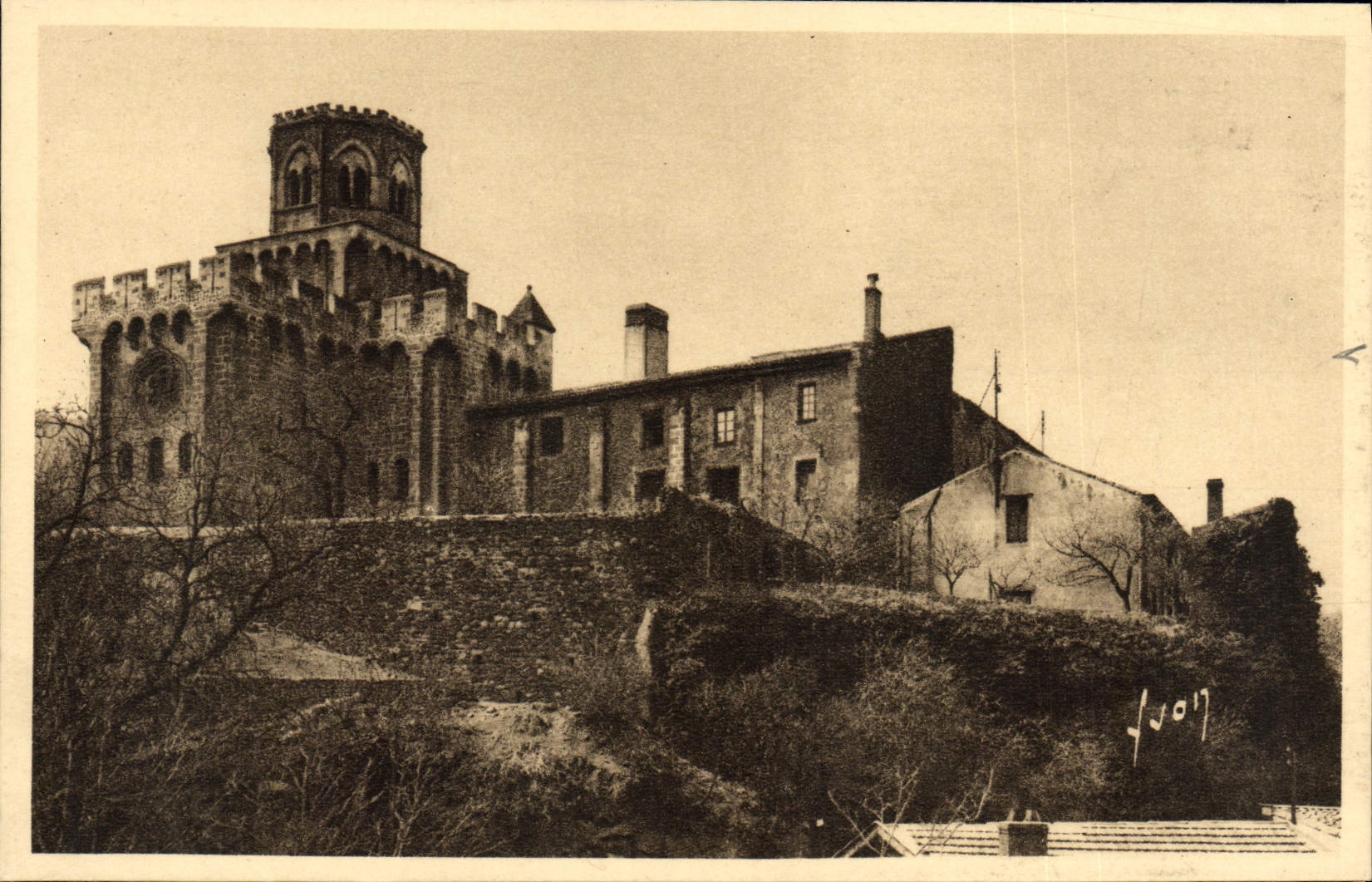 VINTAGE POSTCARD Royat the Church fortifiee Light St