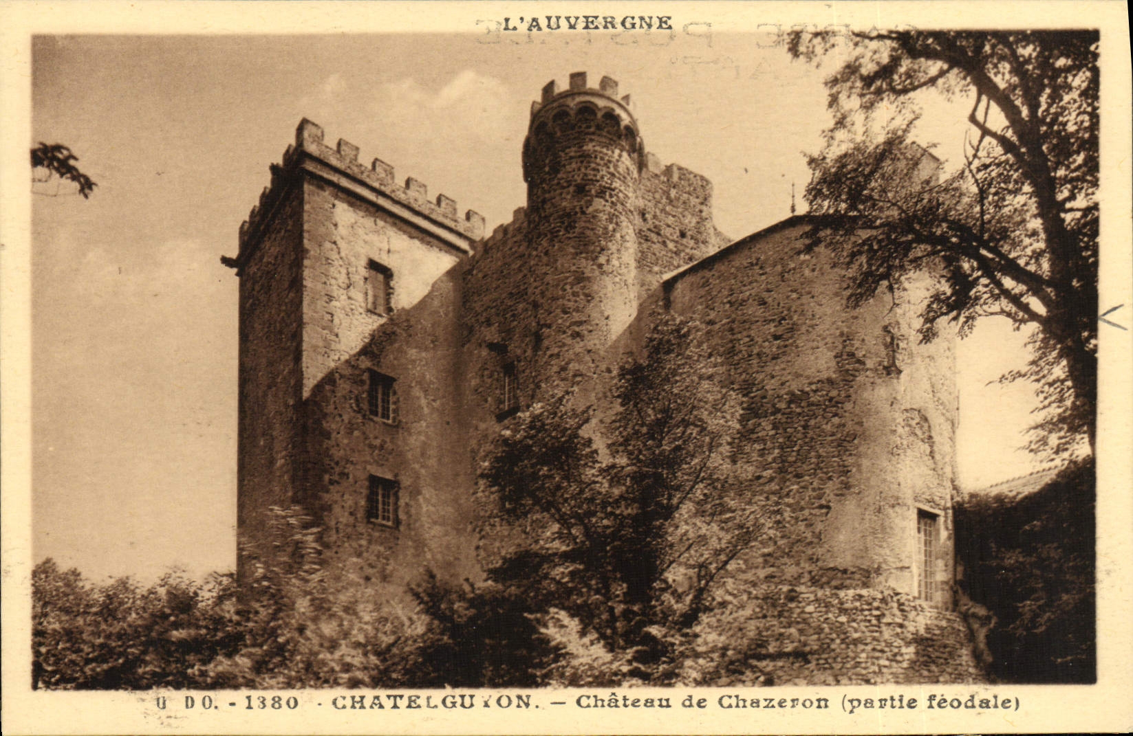 Castillo de Auvergne Chatelguyon de la POSTAL de la VENDIMIA de Chazeron