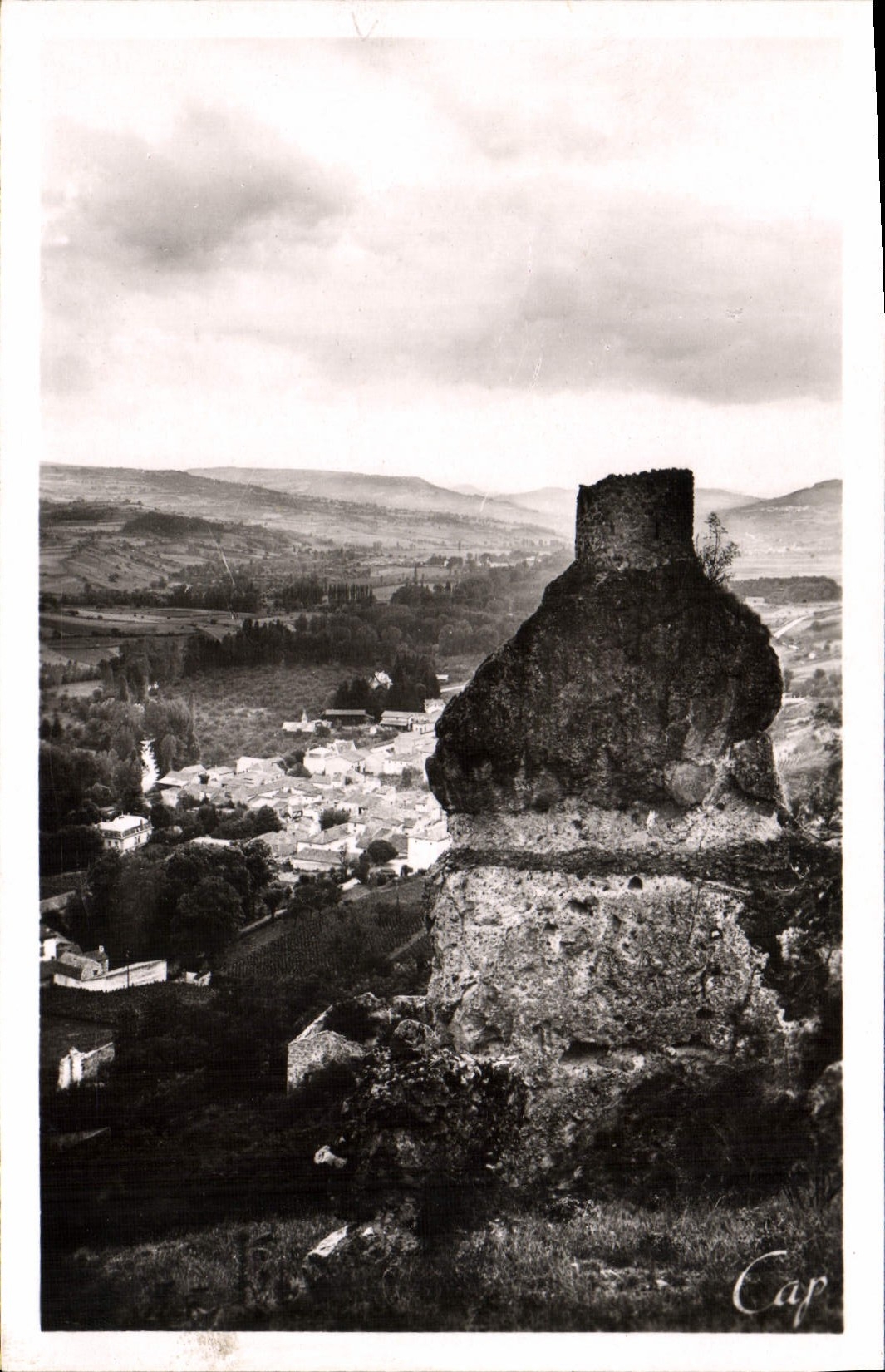 CPA Perrier La Tour et vue Generale