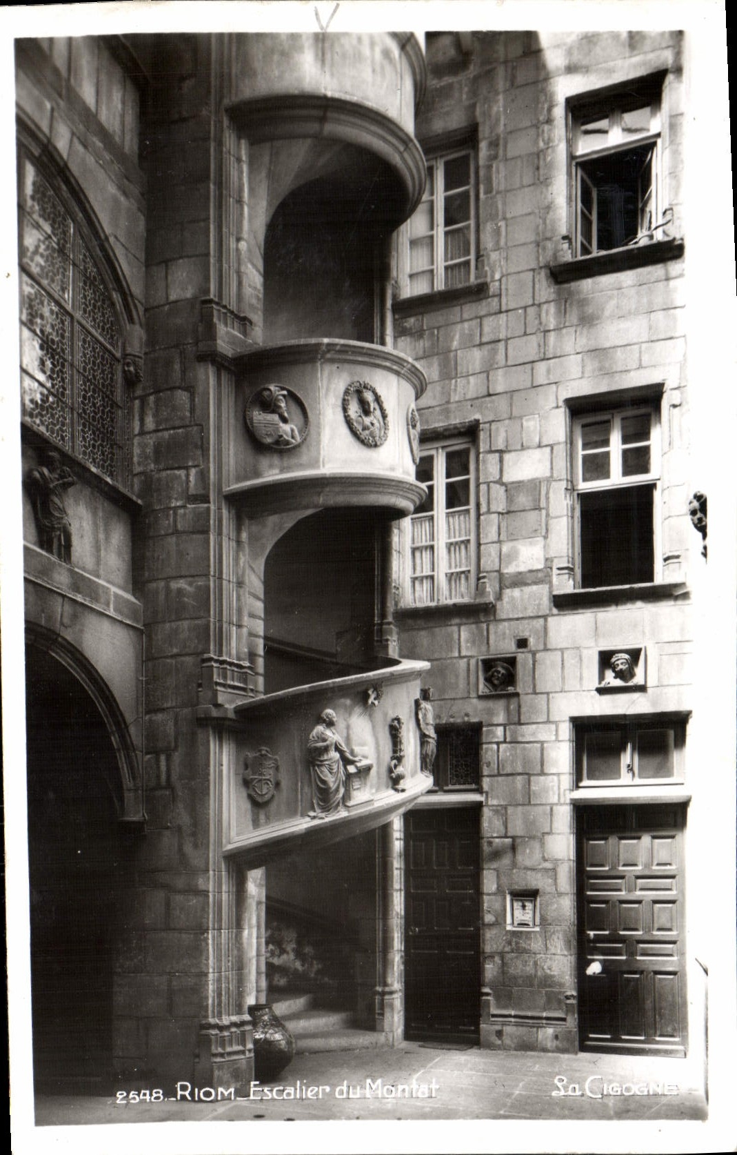 CPA Riom Escalier du Montat