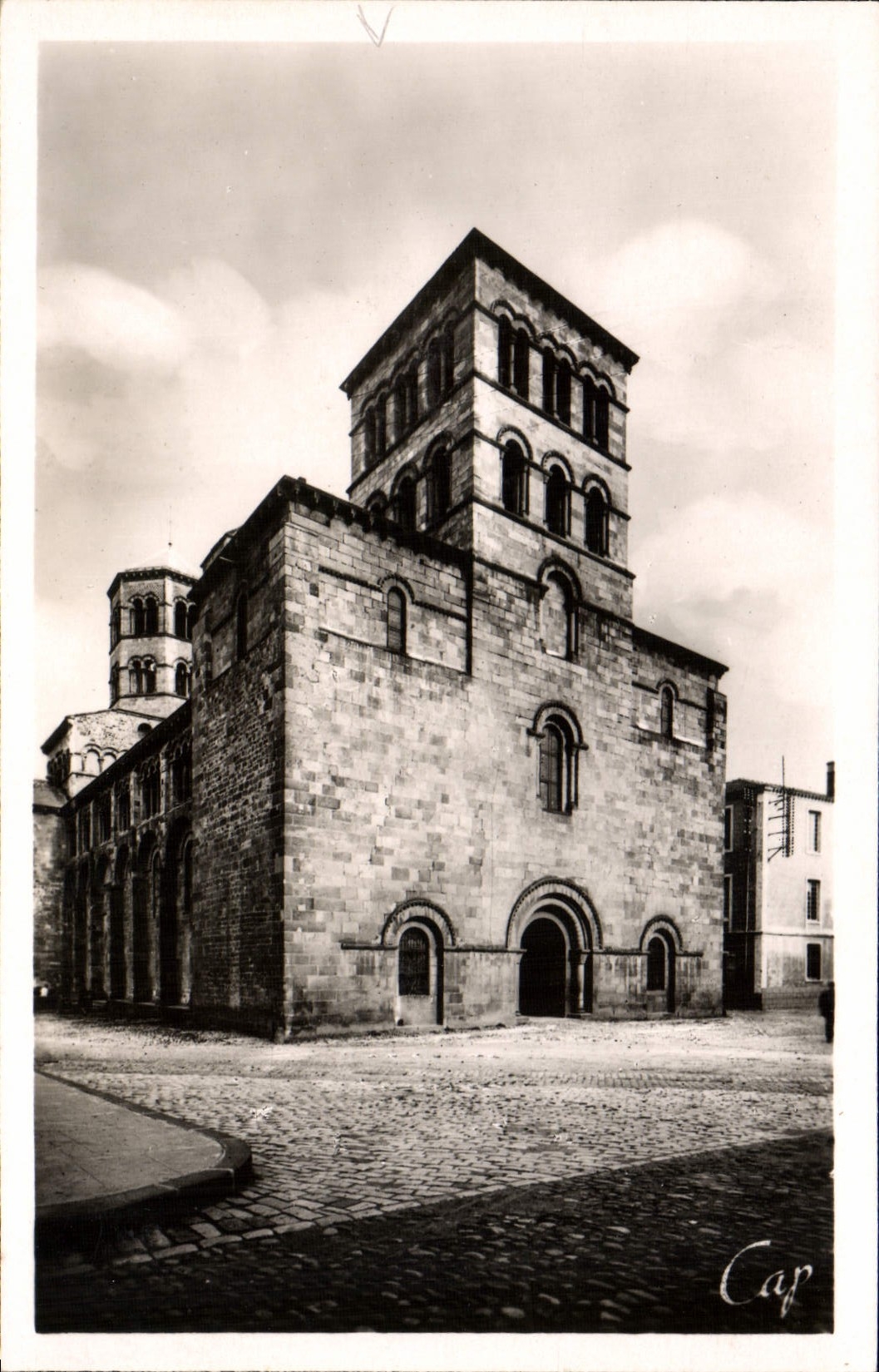 VINTAGE POSTCARD Issore Church Saint Paul Frontage occidantale