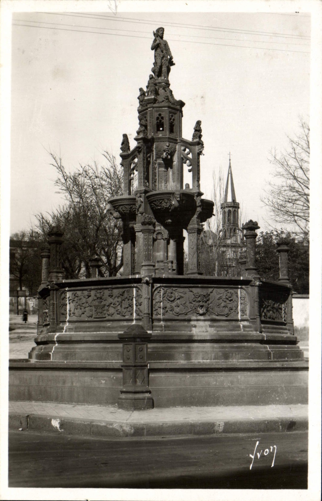 Fuente de Clermont-Ferrand de la POSTAL de la VENDIMIA de Amboise