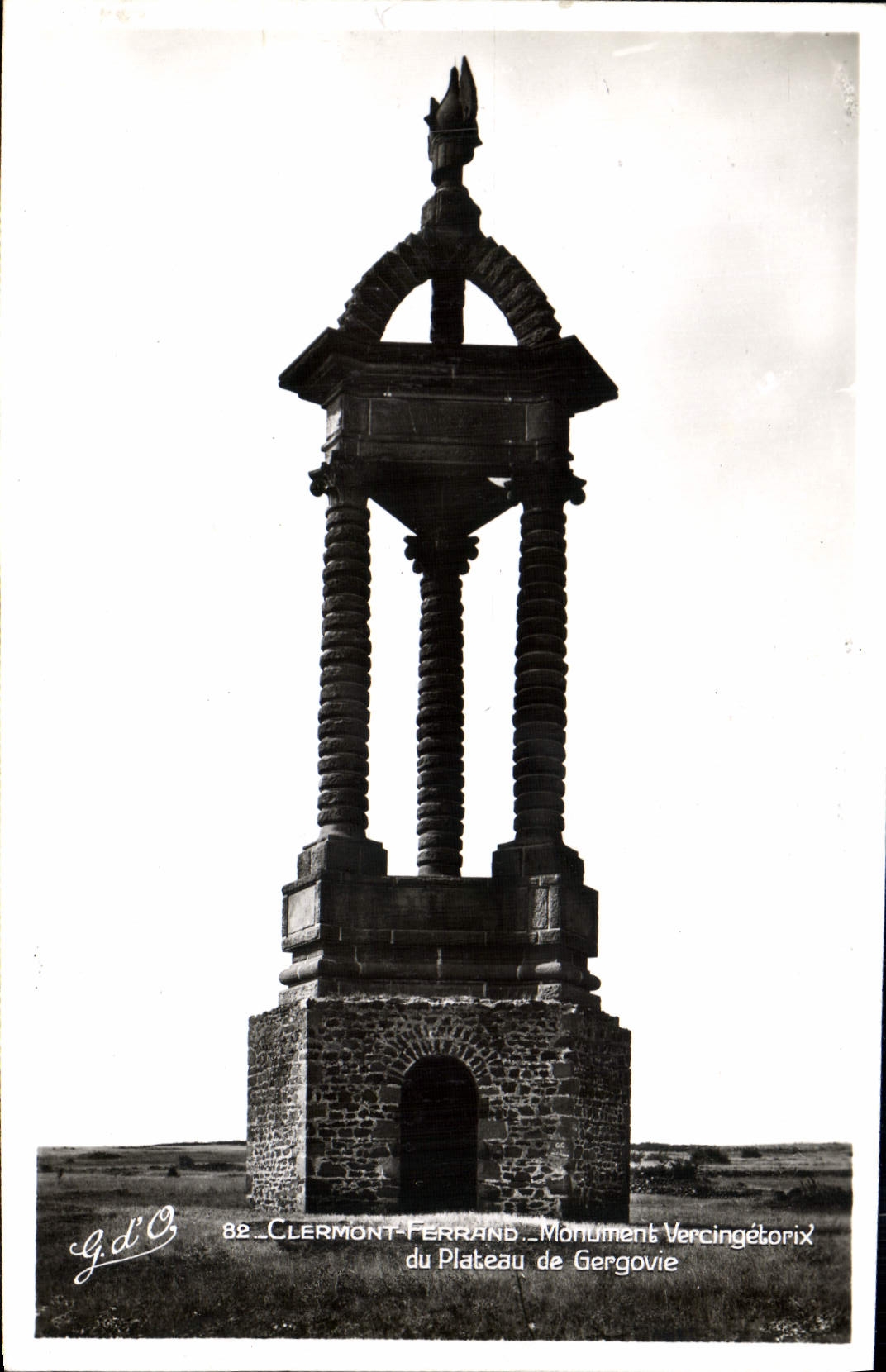 POSTAL Clermont-Ferrand Monement Vercingetorix de la VENDIMIA de la placa de Gergovie
